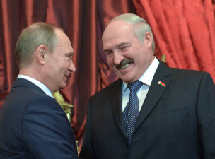 Kreml: ostobaság, hogy Putyin be akarná vonni a „különleges hadműveletbe” Lukasenkát
