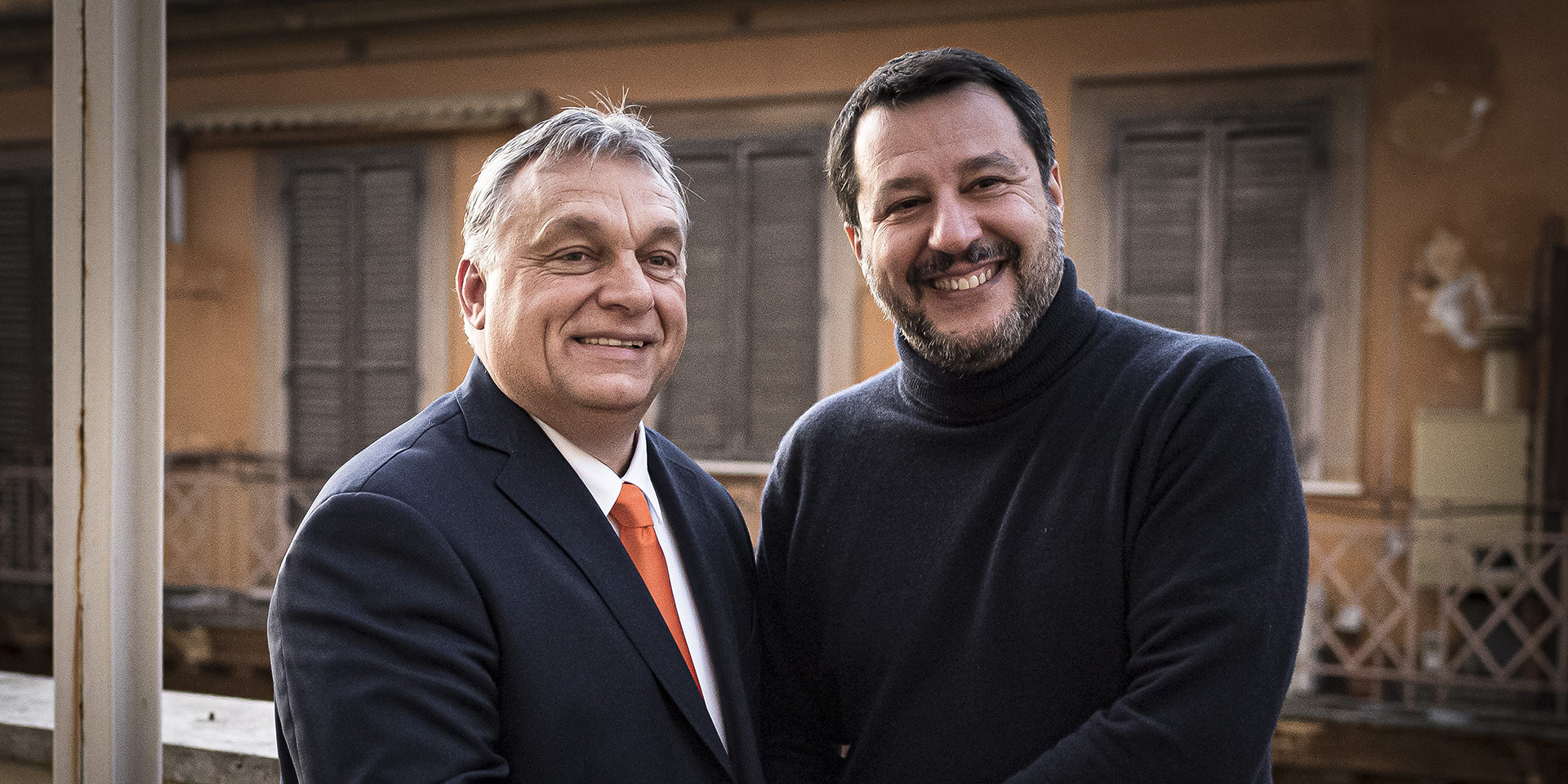Salvini baráti üzenetet küldött Orbánnak, de a fideszes helyekre pályázhat a néppárti frakcióban