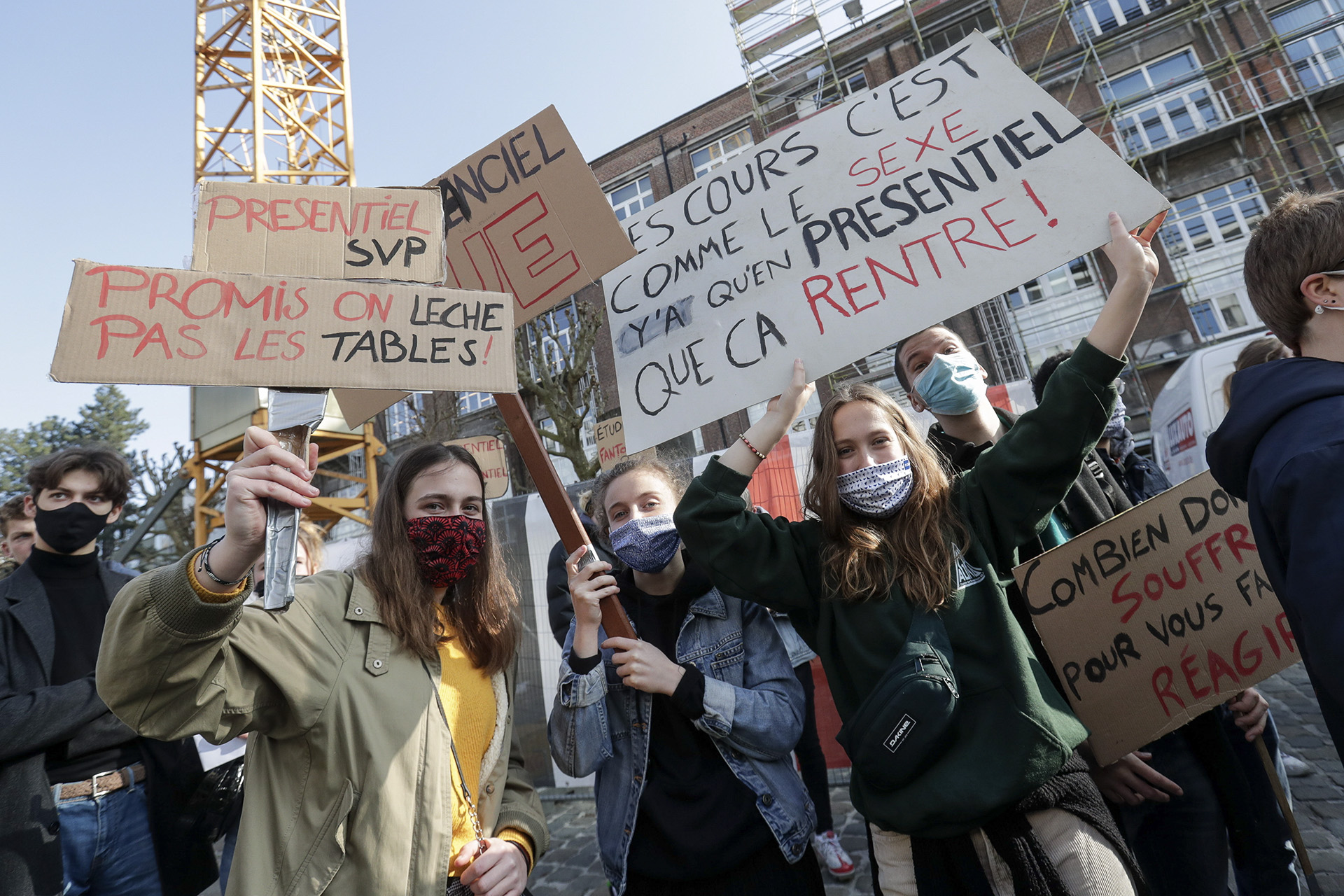 Belgiumban több ezer egyetemista tüntetett a lezárások miatt