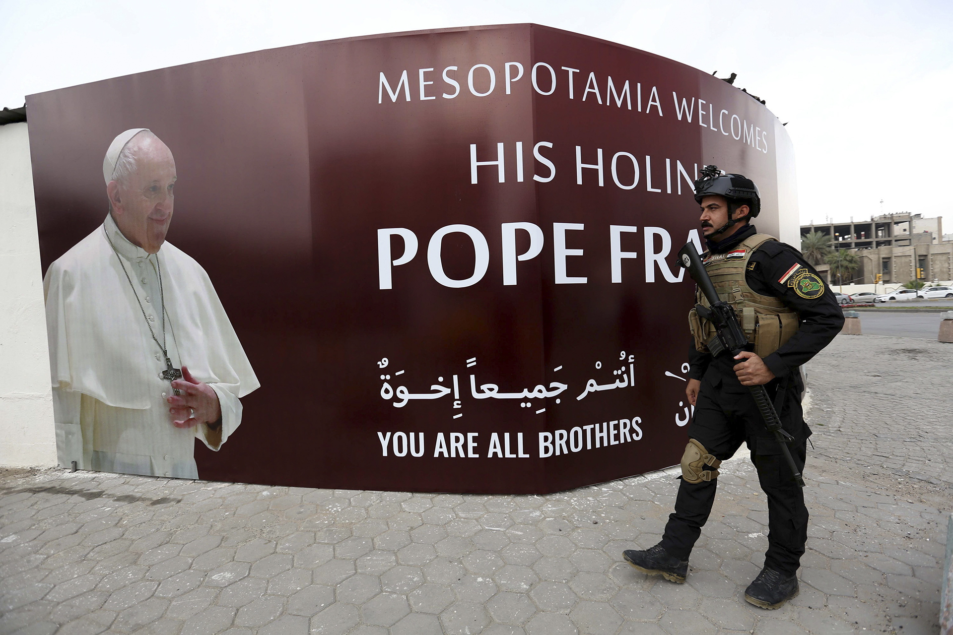 Irakba utazott Ferenc pápa