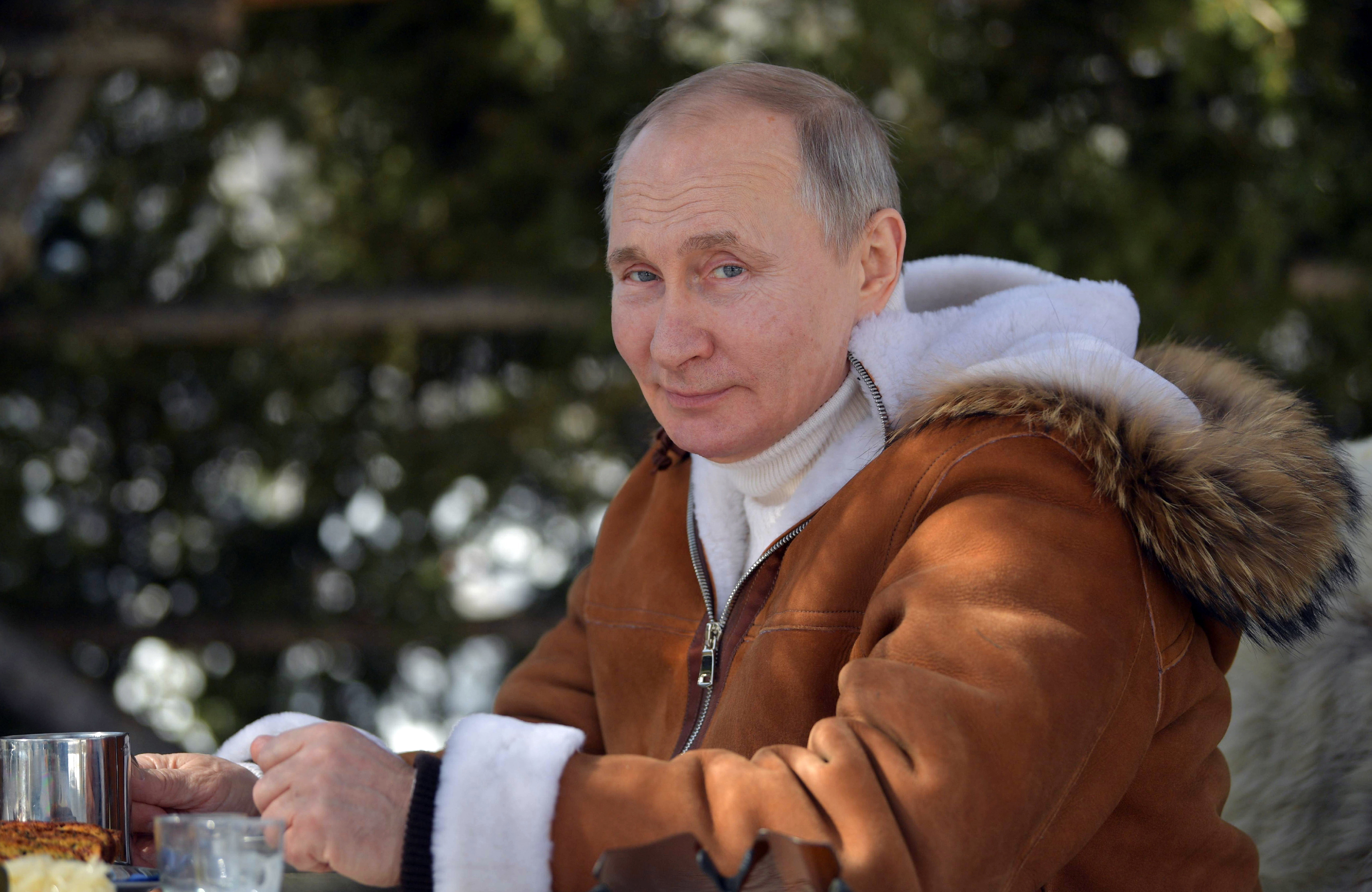 Putyin Szibériába ment vakációzni a védelmi miniszterével