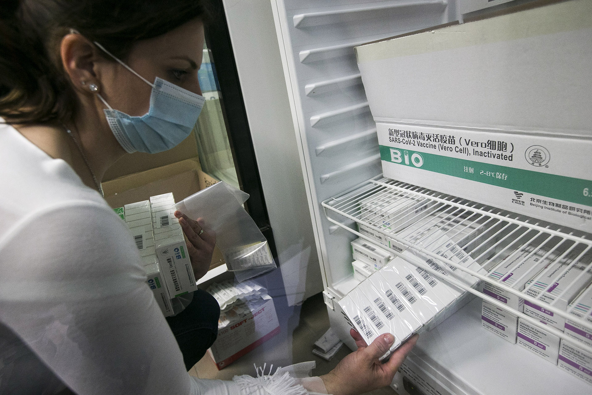 A kínai járványügyi központ vezetője szerint nem elég hatékonyak a kínai vakcinák