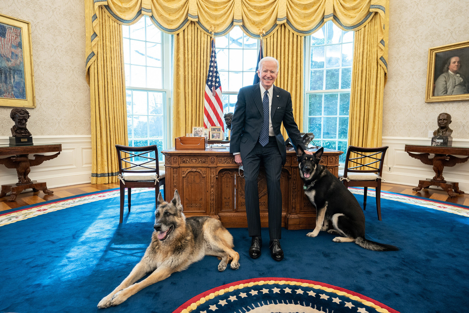 Visszatértek a Fehér Házba a Biden házaspár németjuhászai