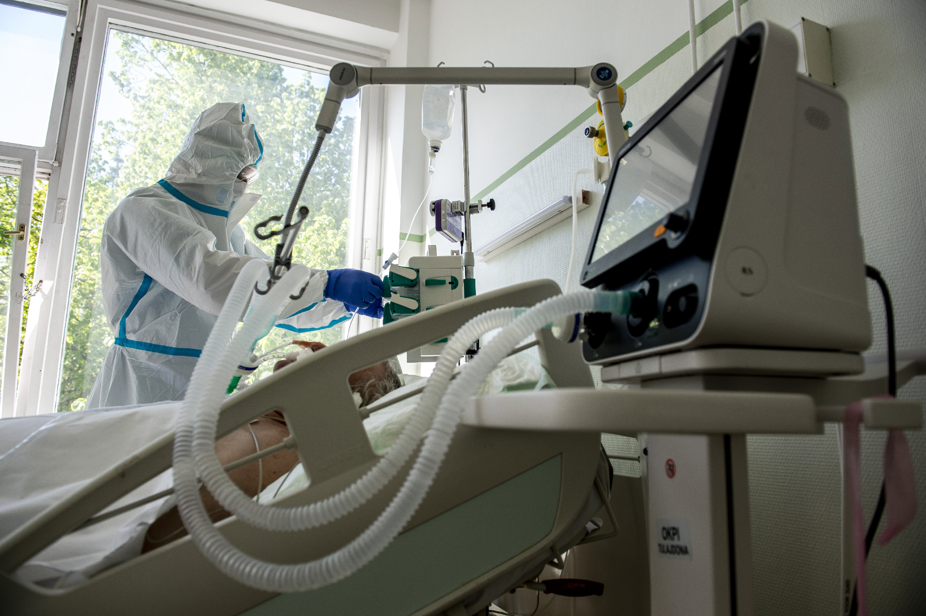 Romániában három beteg halt meg a lélegeztetőgépek leállása miatt