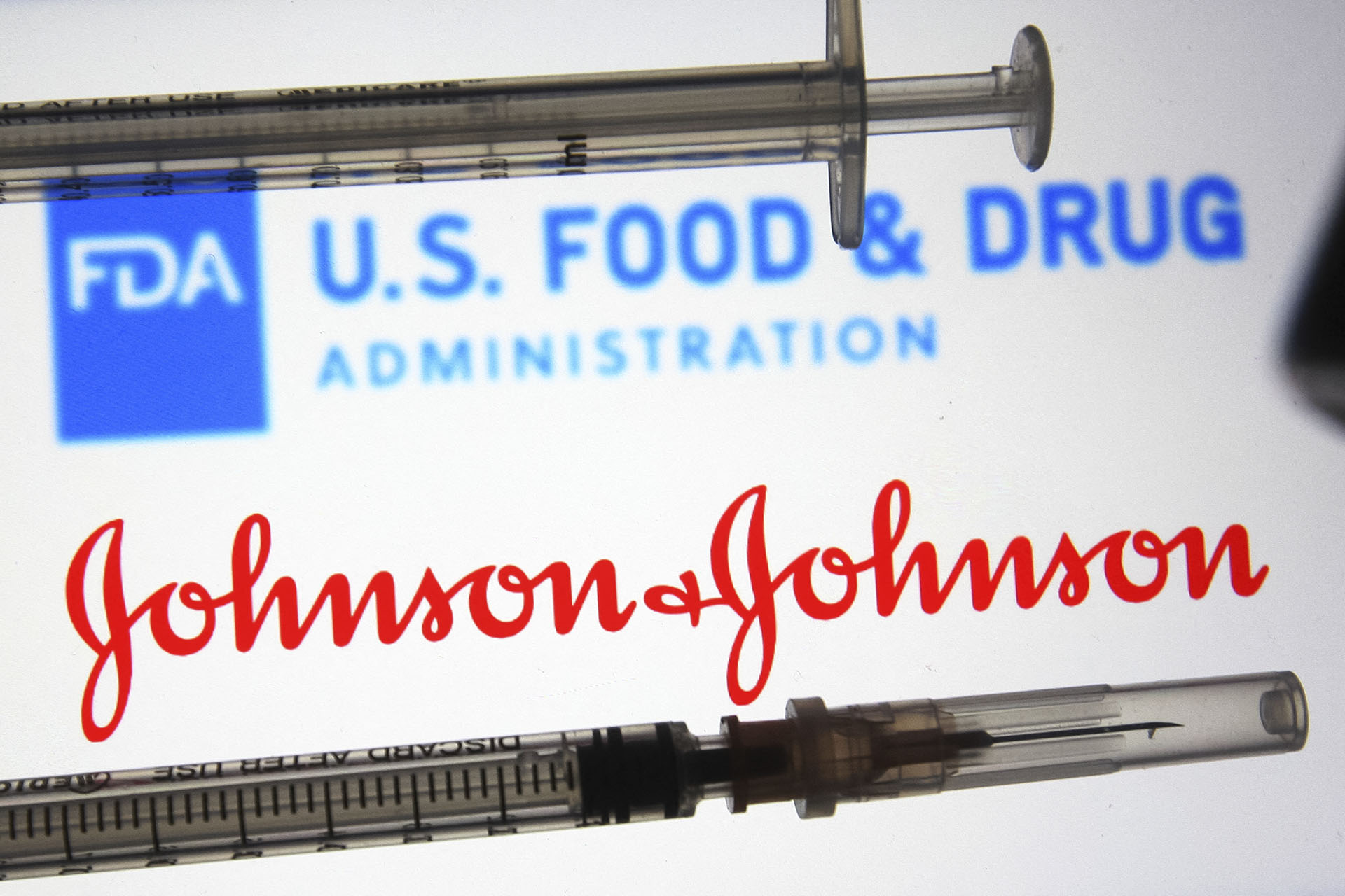 Felfüggetszik az Egyesült Államokban a Johnson & Johnson vakcinájának használatát