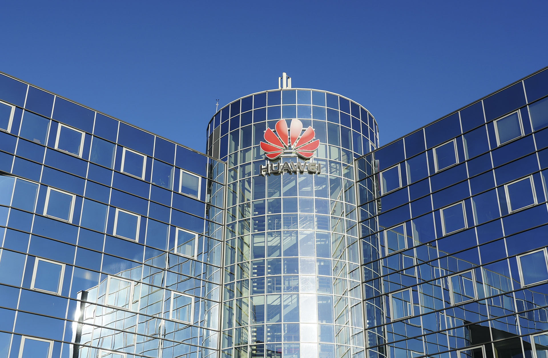 A Huawei lehallgathatta az egyik legnagyobb holland szolgáltató mobiljait 