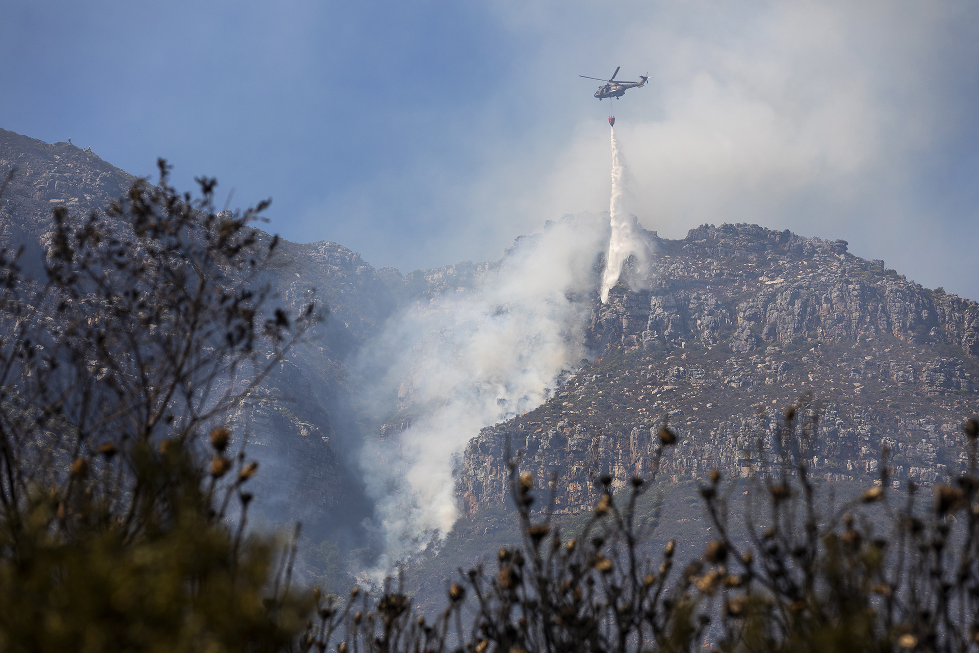 Már legalább 130 hektárnyi terület égett el a péntek esti horvát erdőtűzben - Videó
