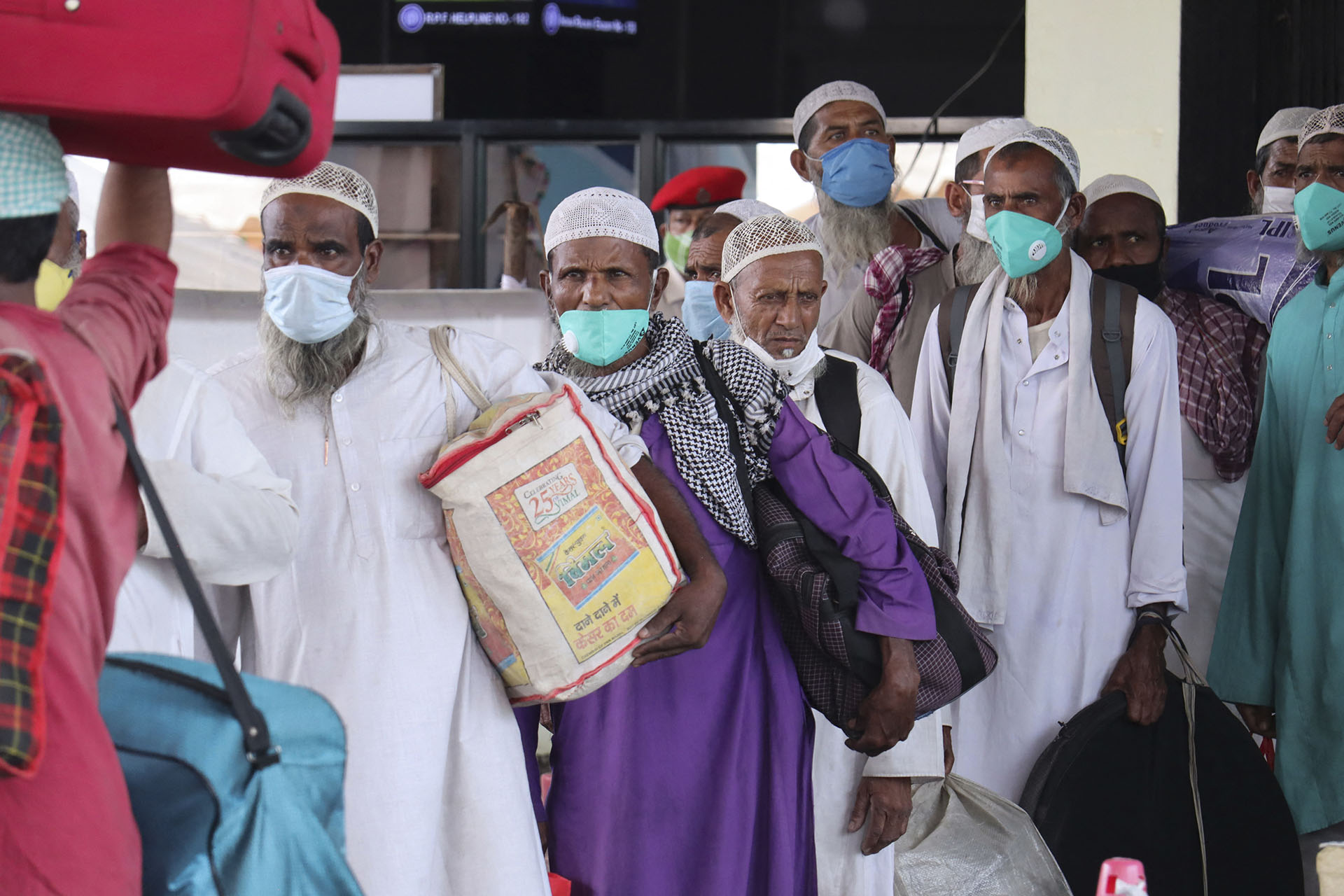 Tovább romlik a járványhelyzet Indiában, rekordot döntött a koronavírusos halálesetek száma