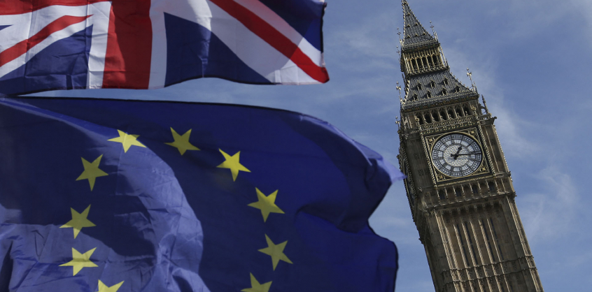 Megoldhatatlan problémákon rágódnak, továbbra is feszült a brit kormány és az EU viszonya