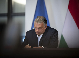 Ezt olvassa Orbán Viktor 