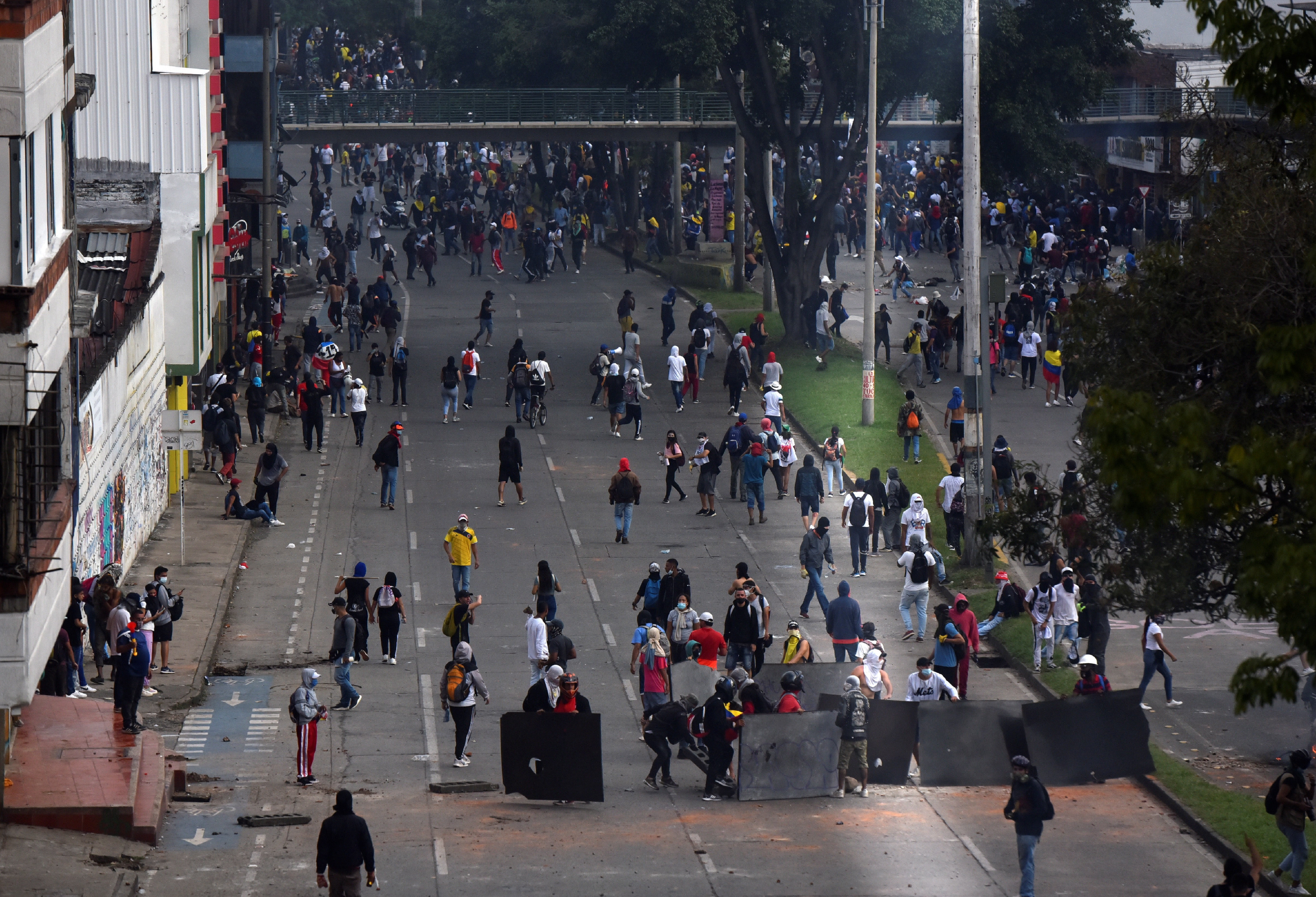 Már legalább negyvenkét ember halt meg a kolumbiai tüntetések során