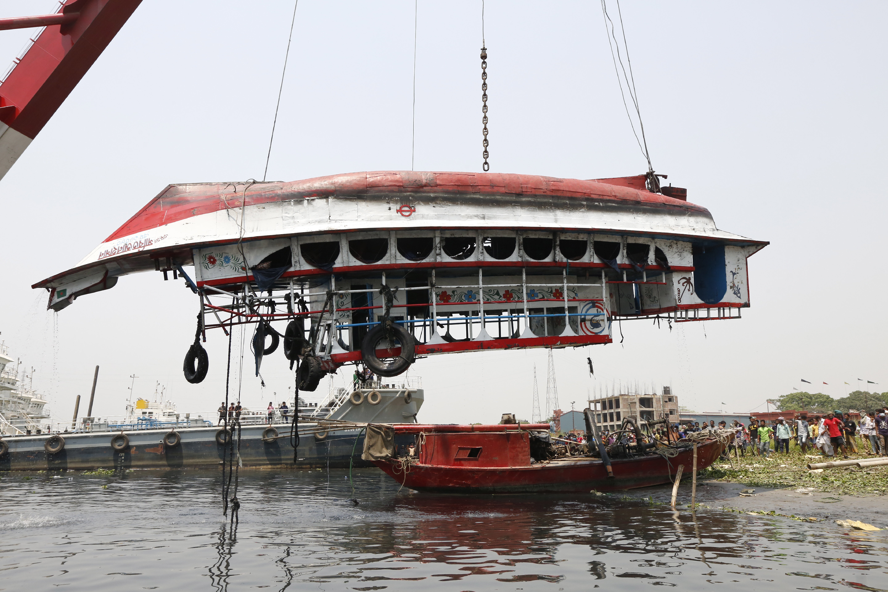 Sokan meghaltak egy hajóbalesetben Bangladesben