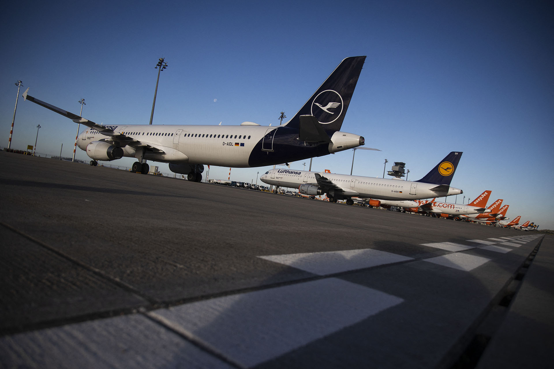 Olyan nagy a válság, hogy törli a járatait a Lufthansa