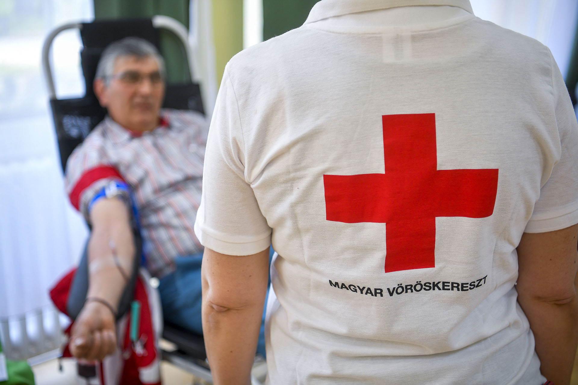 Plakátsorsok címmel indít köztéri kampányt a 140 éves Magyar Vöröskereszt