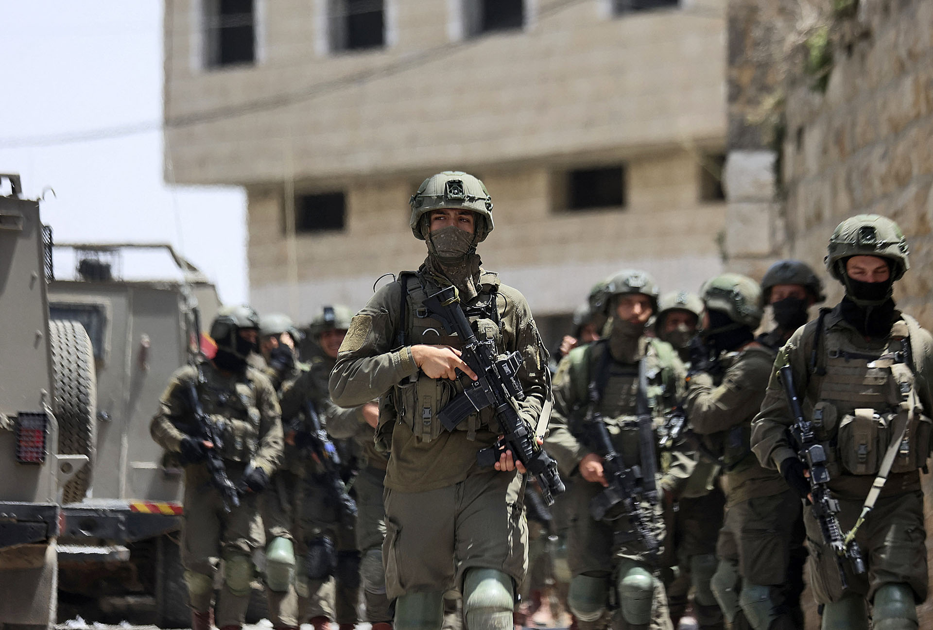 Palesztin fegyvereseket lőttek le izraeli katonák Ciszjordániában