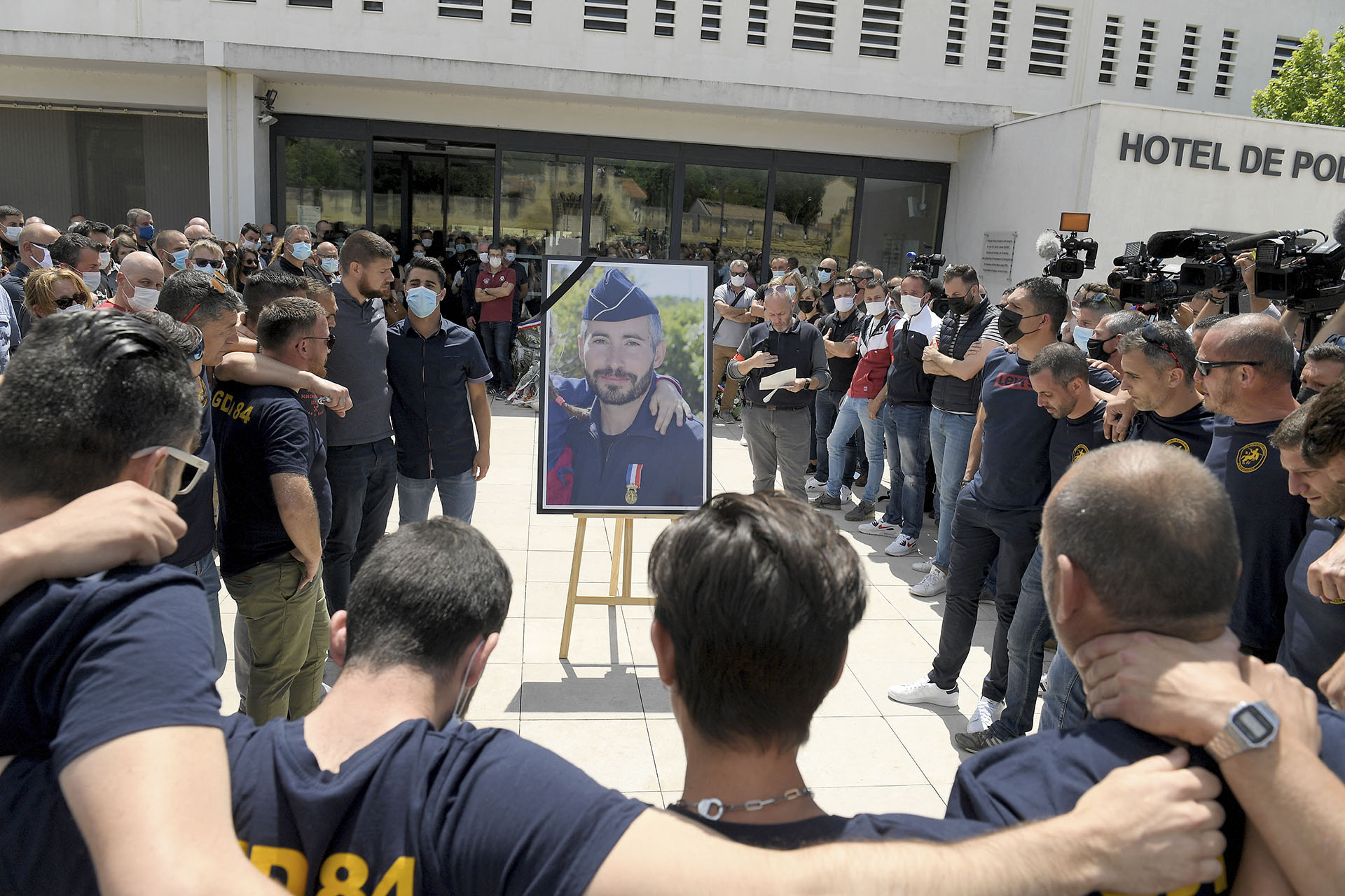 Őrizetben a francia rendőrgyilkosság feltételezett elkövetője