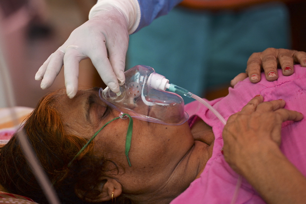 Enyhül a járvány Indiában: mára csak 53 ezer új esetet fedeztek fel