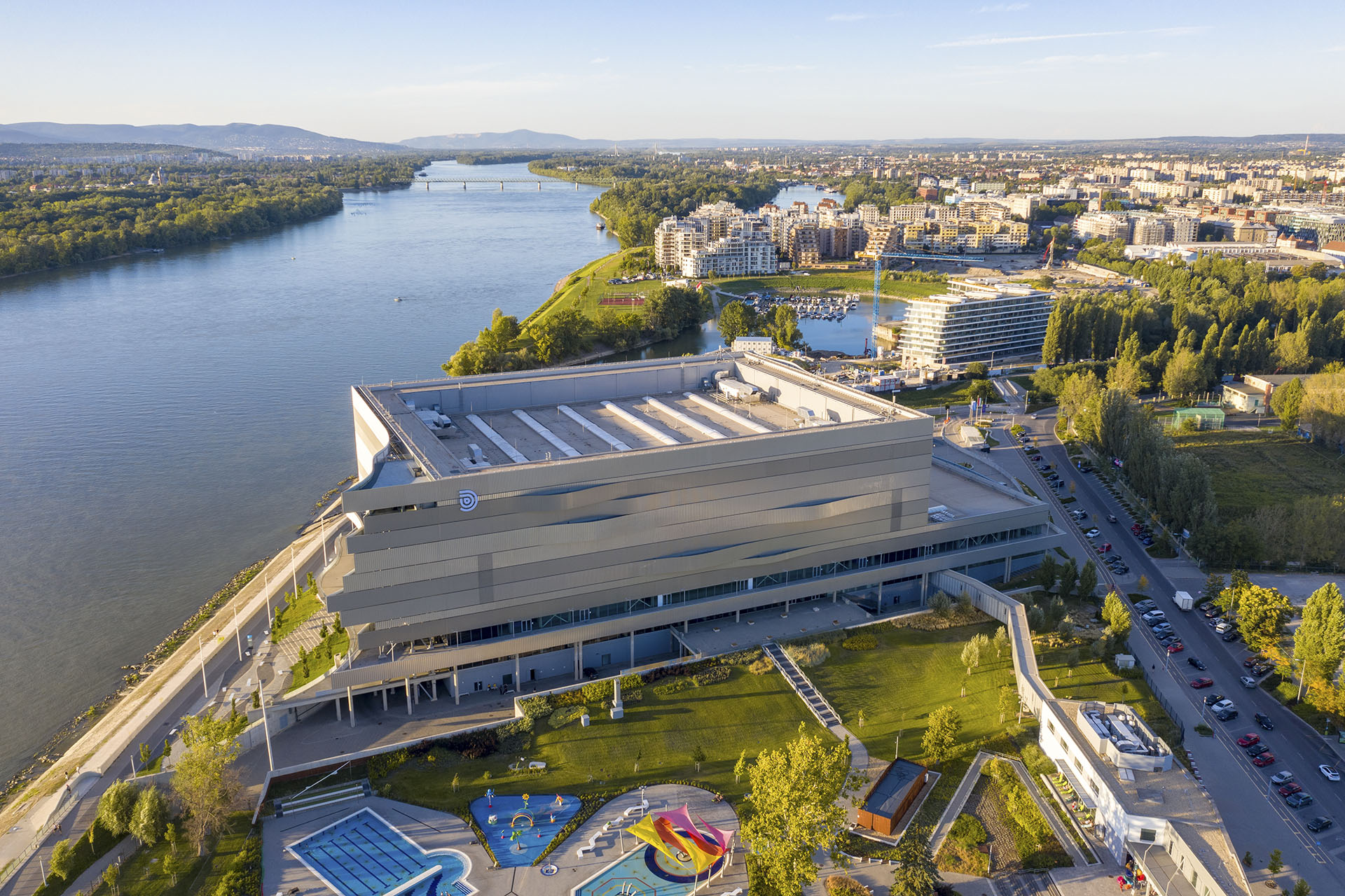 Bedöglöttek a hangszórók a 46 milliárdból épített Duna Arénában