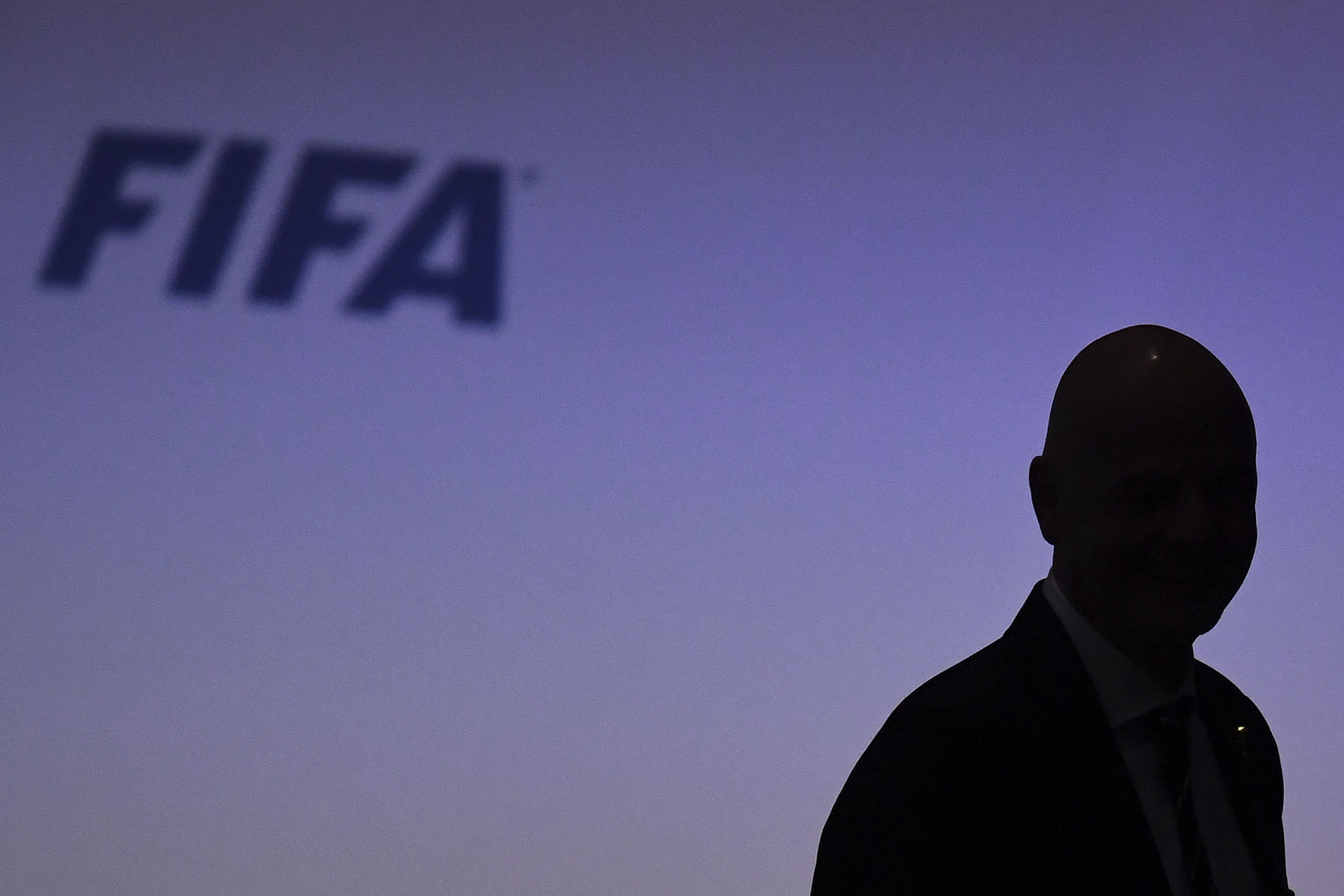 Több mint ezer labdarúgó kapott anyagi segítséget a FIFA-tól