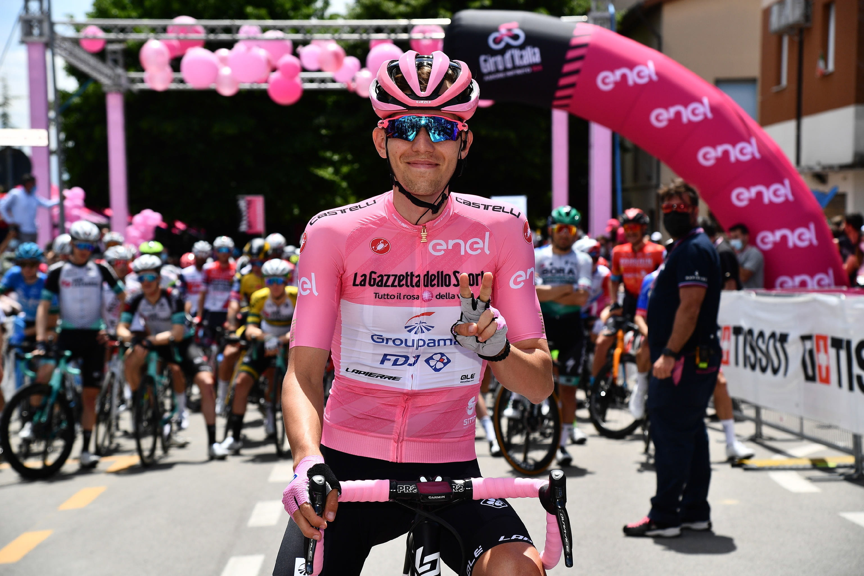 Giro d'Italia – Bernal átvette a rózsaszín és a fehér trikót is Valtertől