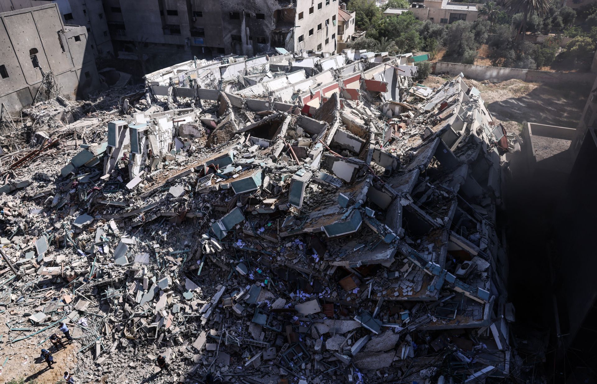 Háborús bűntényként vizsgáltatnák a gázai toronyház lebombázását