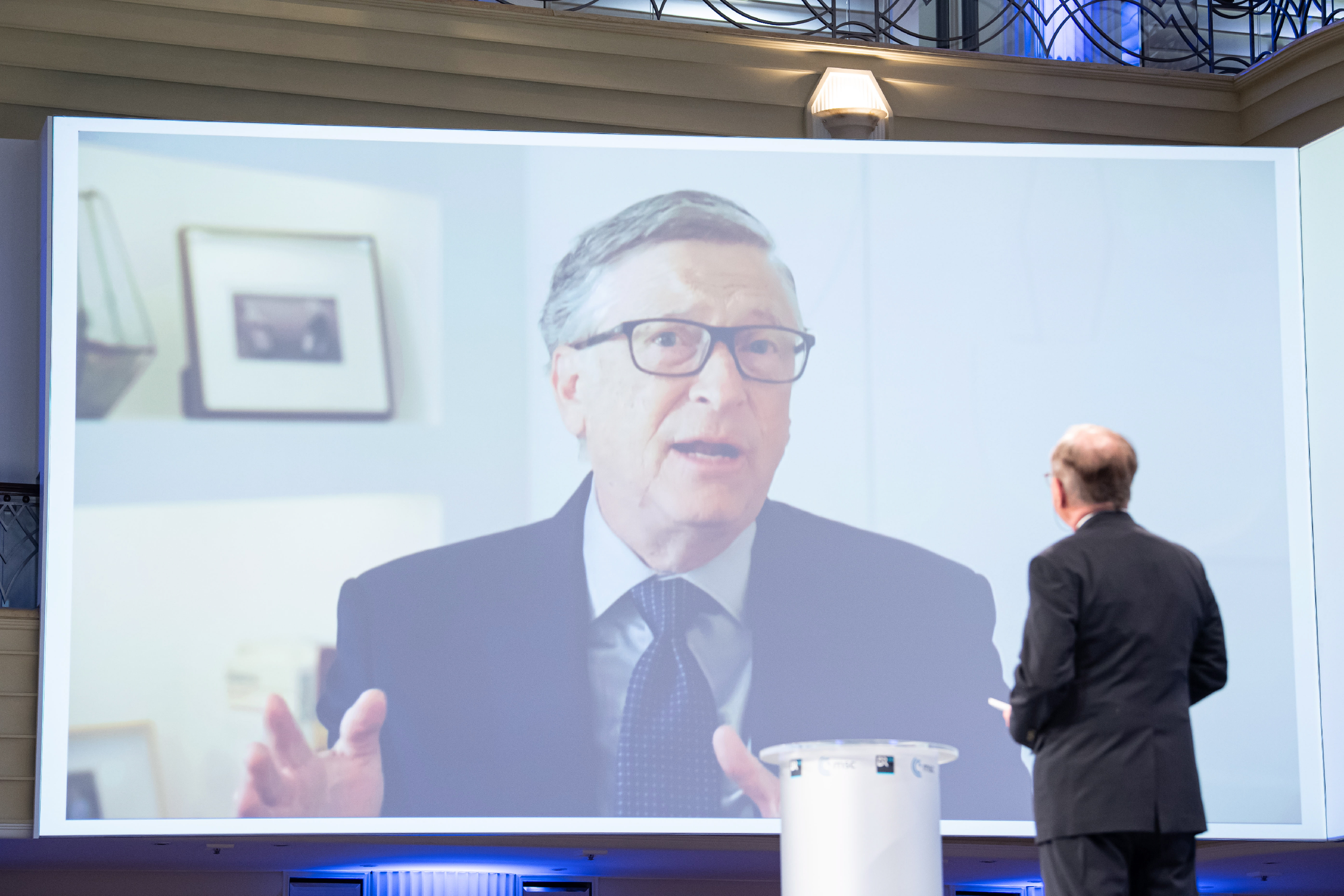 Bill Gates felszólította a világ kormányait, hogy járuljanak hozzá a globális fertőzés elleni védekezéshez több milliárd dollárral 