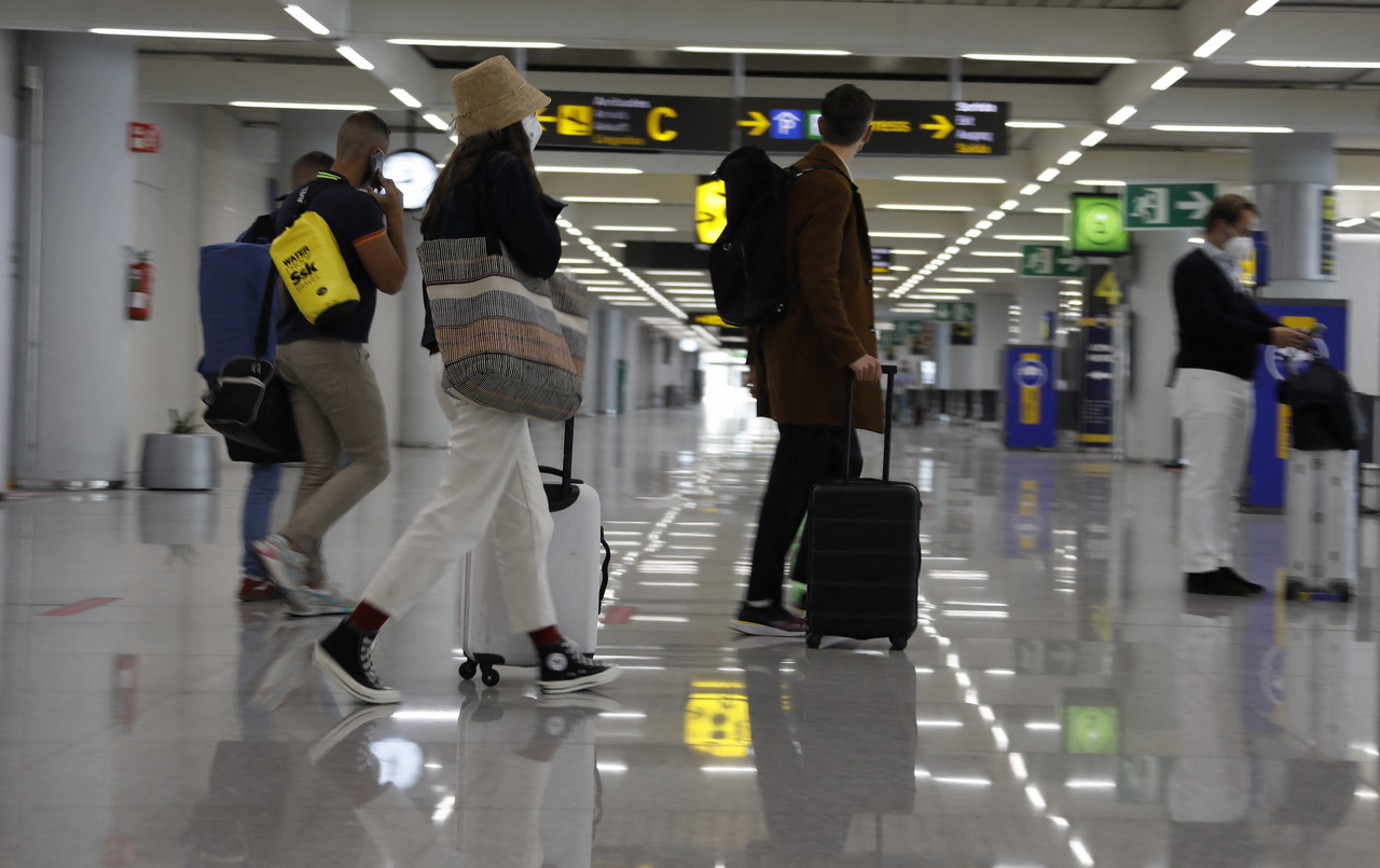 Órákra le kellett zárni a mallorcai repteret, mert több utas megszökött egy marokkói gépről