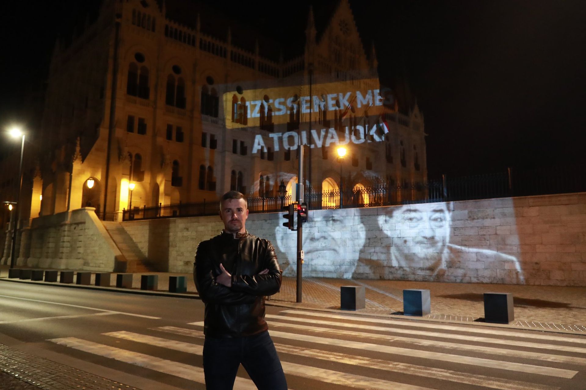Videón, ahogy Jakab Péter földbe döngöli a Fidesz-szavazót 