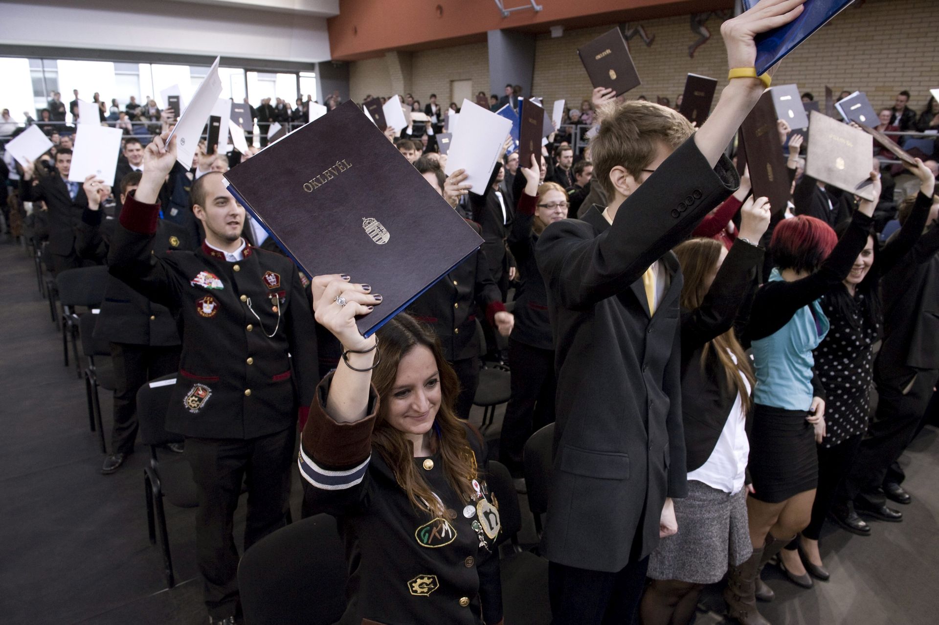 25 ezer diploma ragadhat benn az egyetemeken