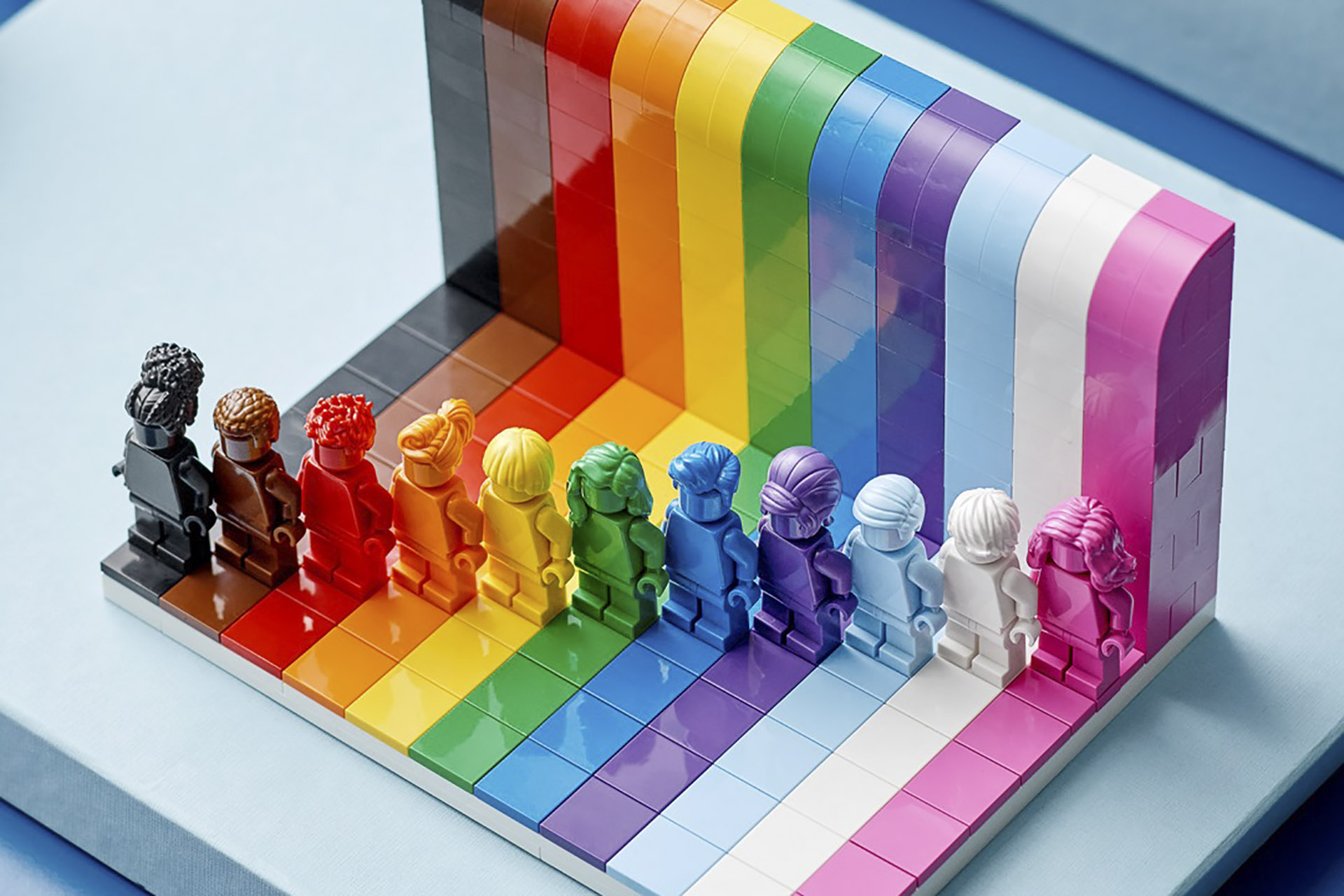 Szivárványos LMBTQ-témájú figurákat dob piacra a LEGO