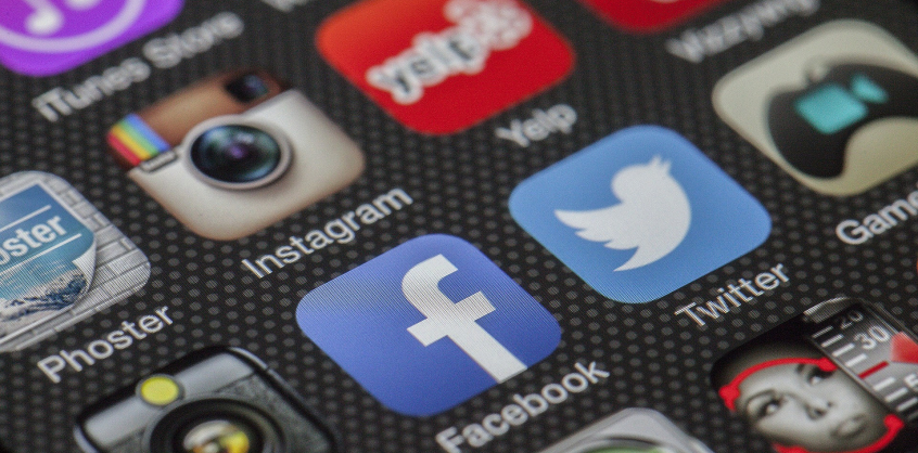 Korlátozná az ismert emberek posztolási szabadságát a Facebook