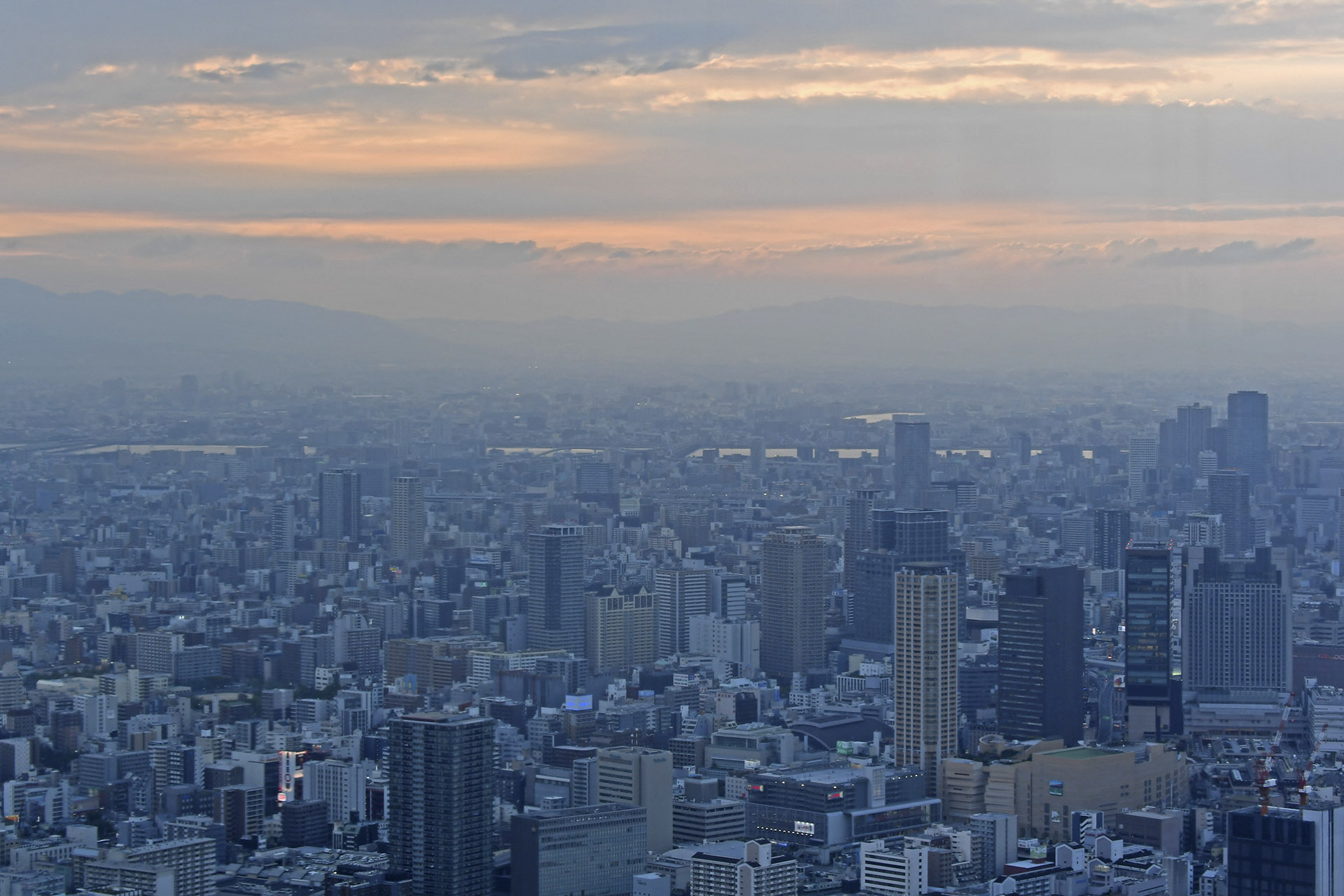 Négy migráns beperelte a japán bevándorlási hivatalt a fogva tartásuk körülményei miatt