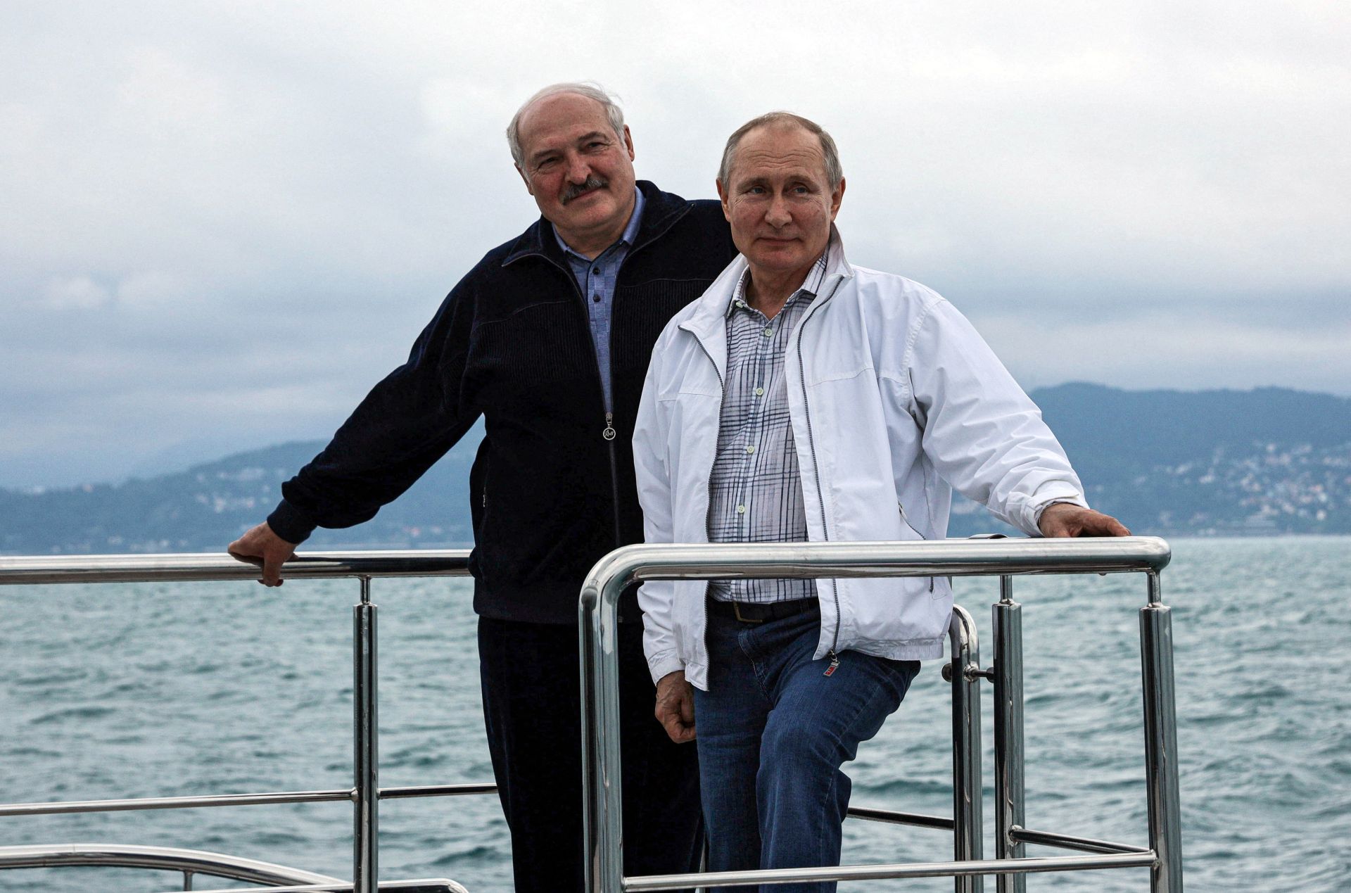 Putyin hajókázni vitte Lukasenkát