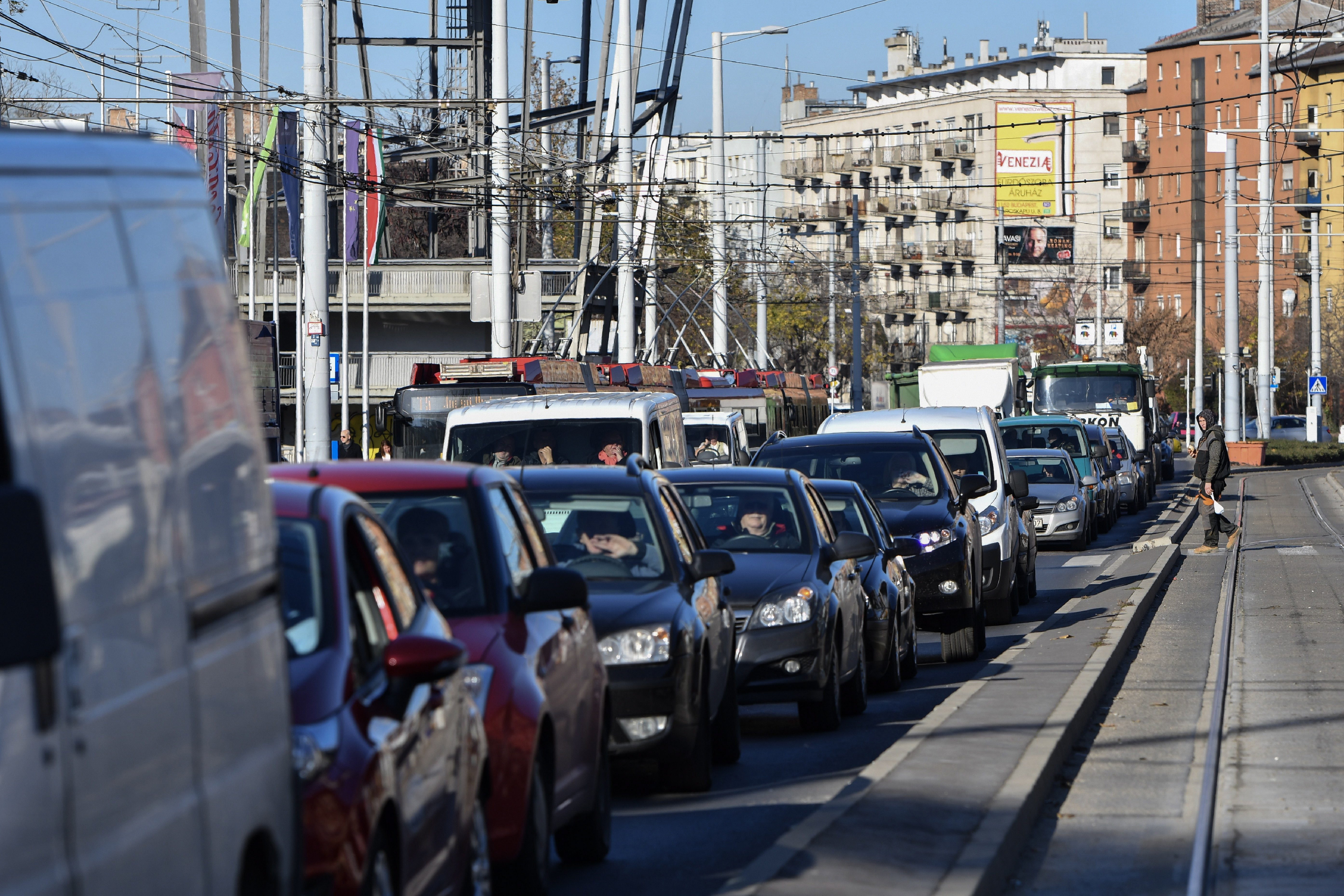 Kezdődnek a felújítások Budapesten, autóval érdemes elkerülni a belvárost