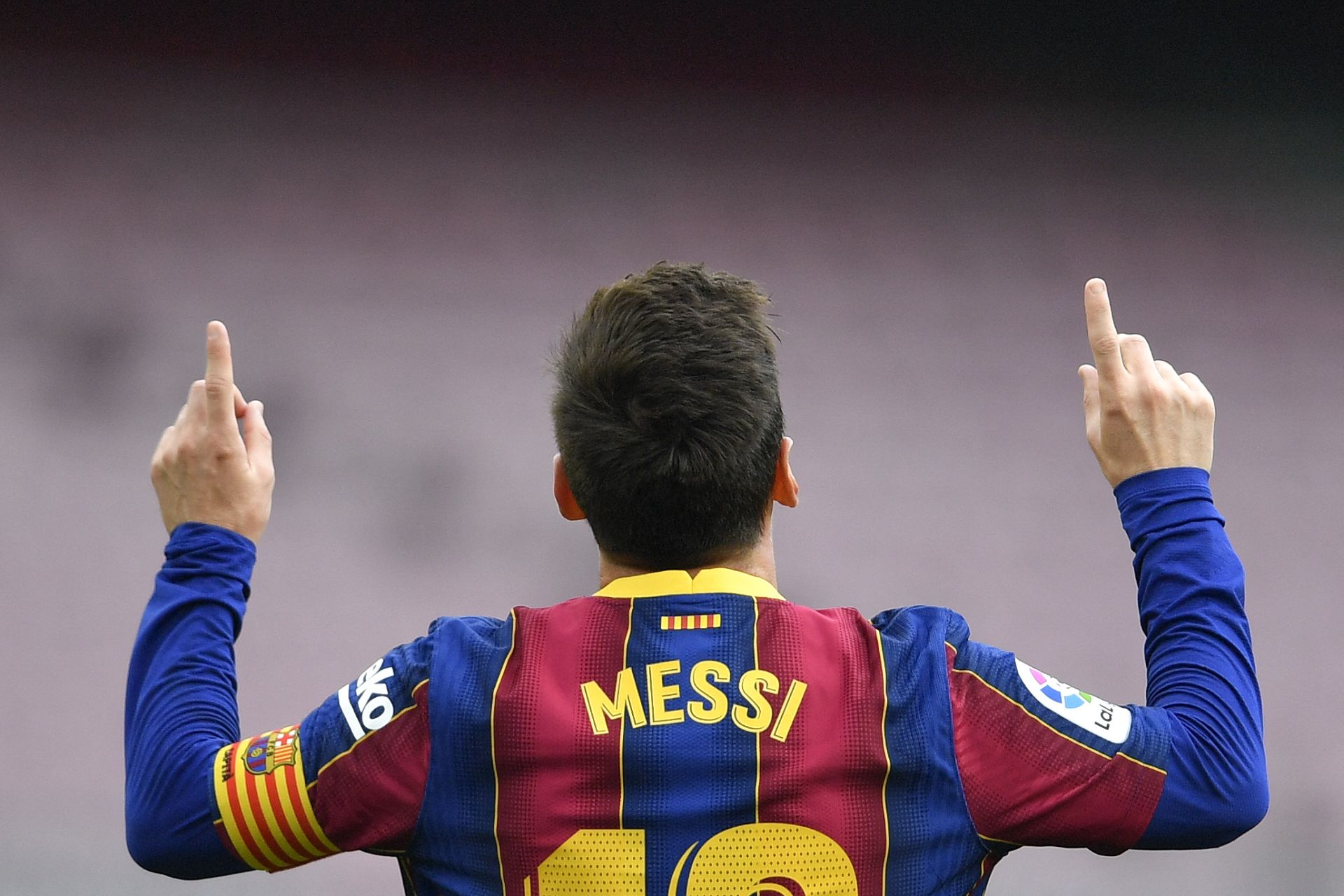 Messi új szerződést ír alá a Barcelonával, megfelezik a fizetését