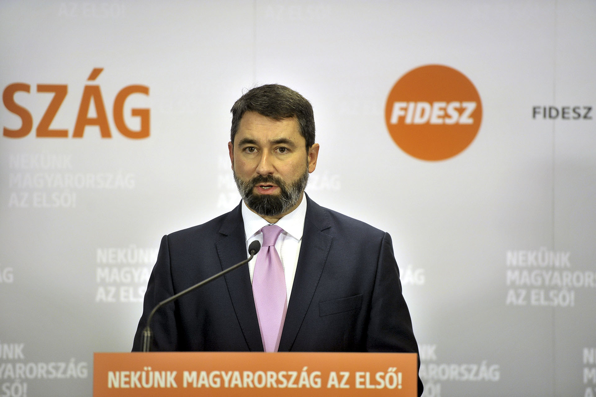 Fidesz: Megint szervezkednek a gonosz balos brüsszeliták a hős nemzeti kormány ellen