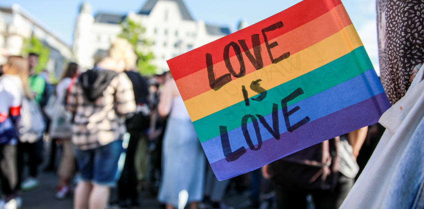 Az Európai Bizottság bírósága elé viszik a Klubrádió és a homofób törvény ügyét