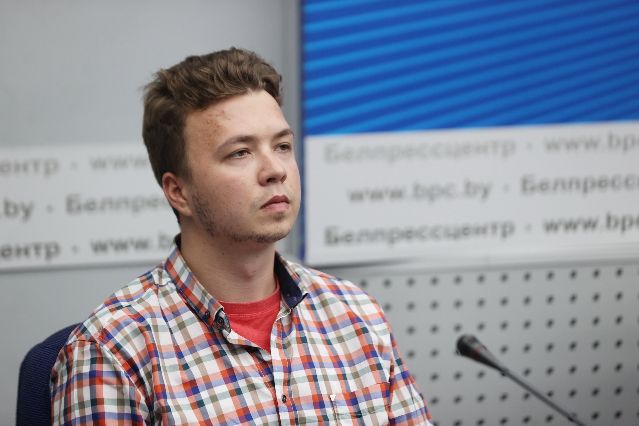 A fehérorosz hatóságok attrakcióként mutogatták a letartóztatott újságírót, aki nem tűnt túl hitelesnek