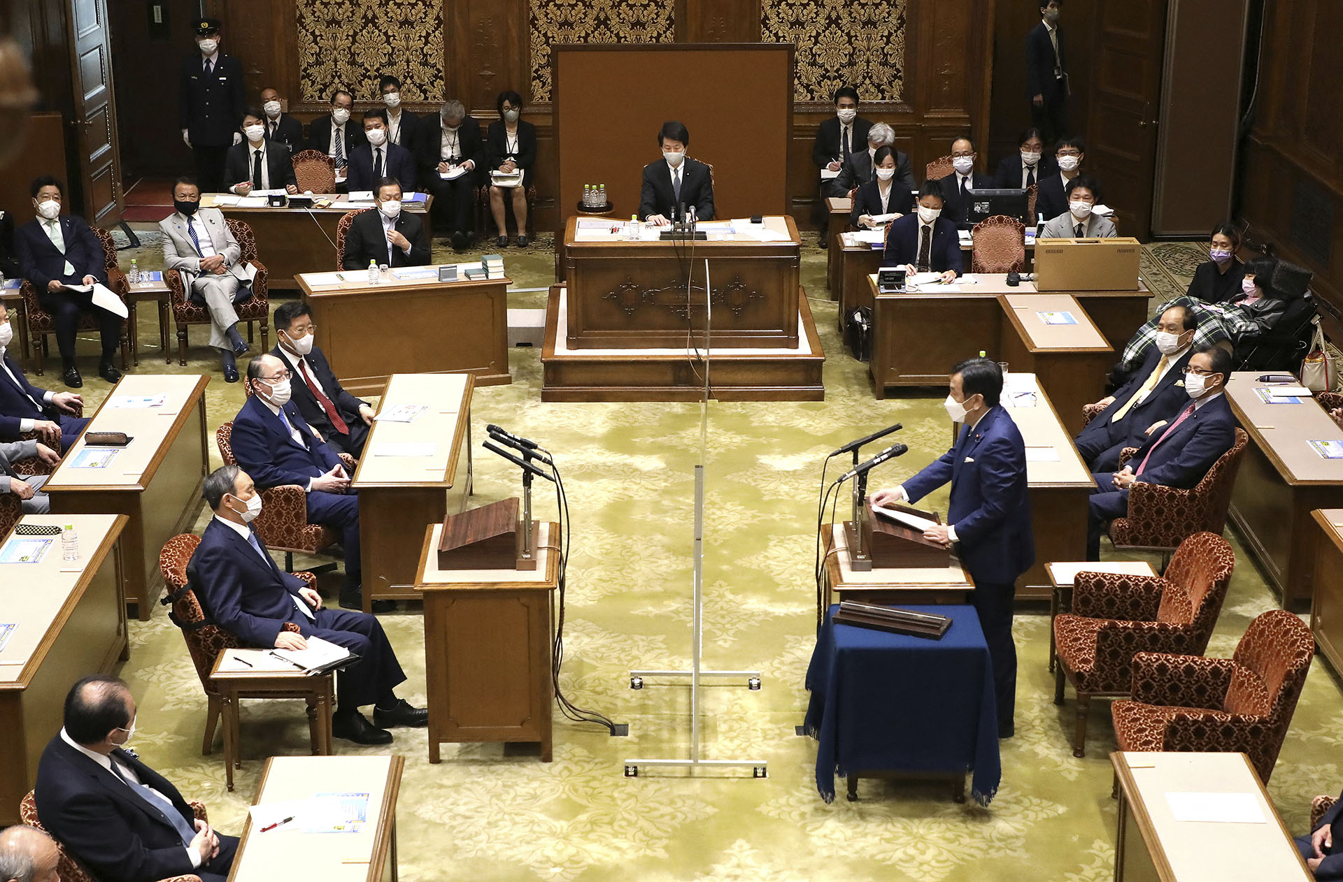 A japán kormány túlélte a bizalmatlansági indítványt