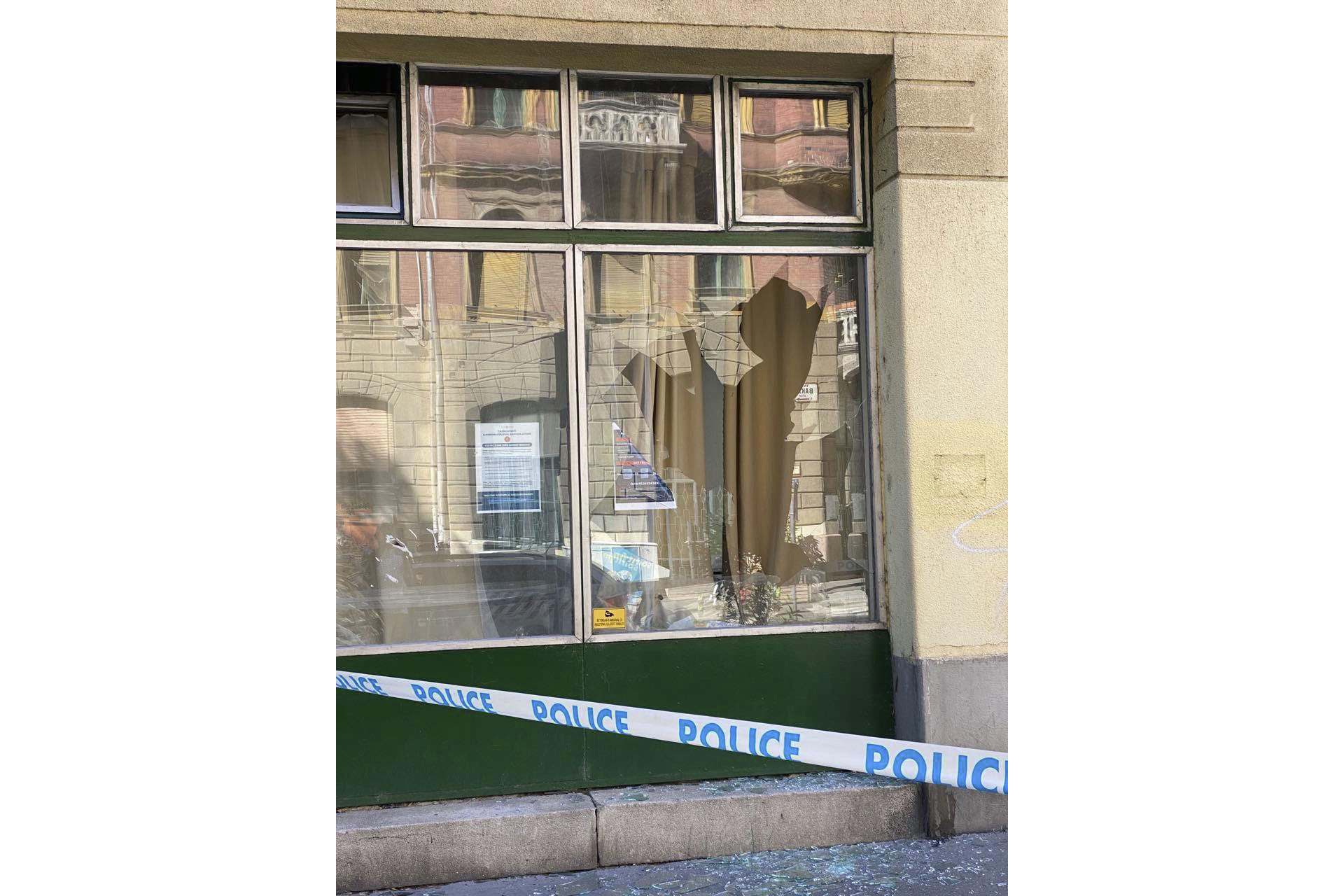 Elkeseredésében bedobta egy férfi a ferencvárosi Fidesz-iroda ablakát