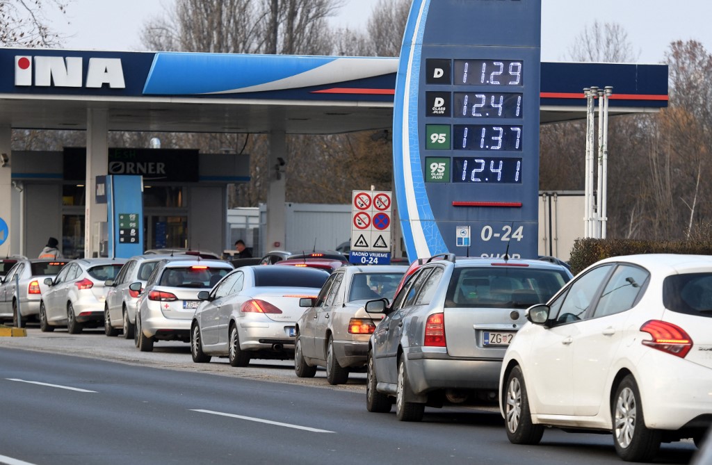 Horvátország is bevezeti az üzemanyagárstopot