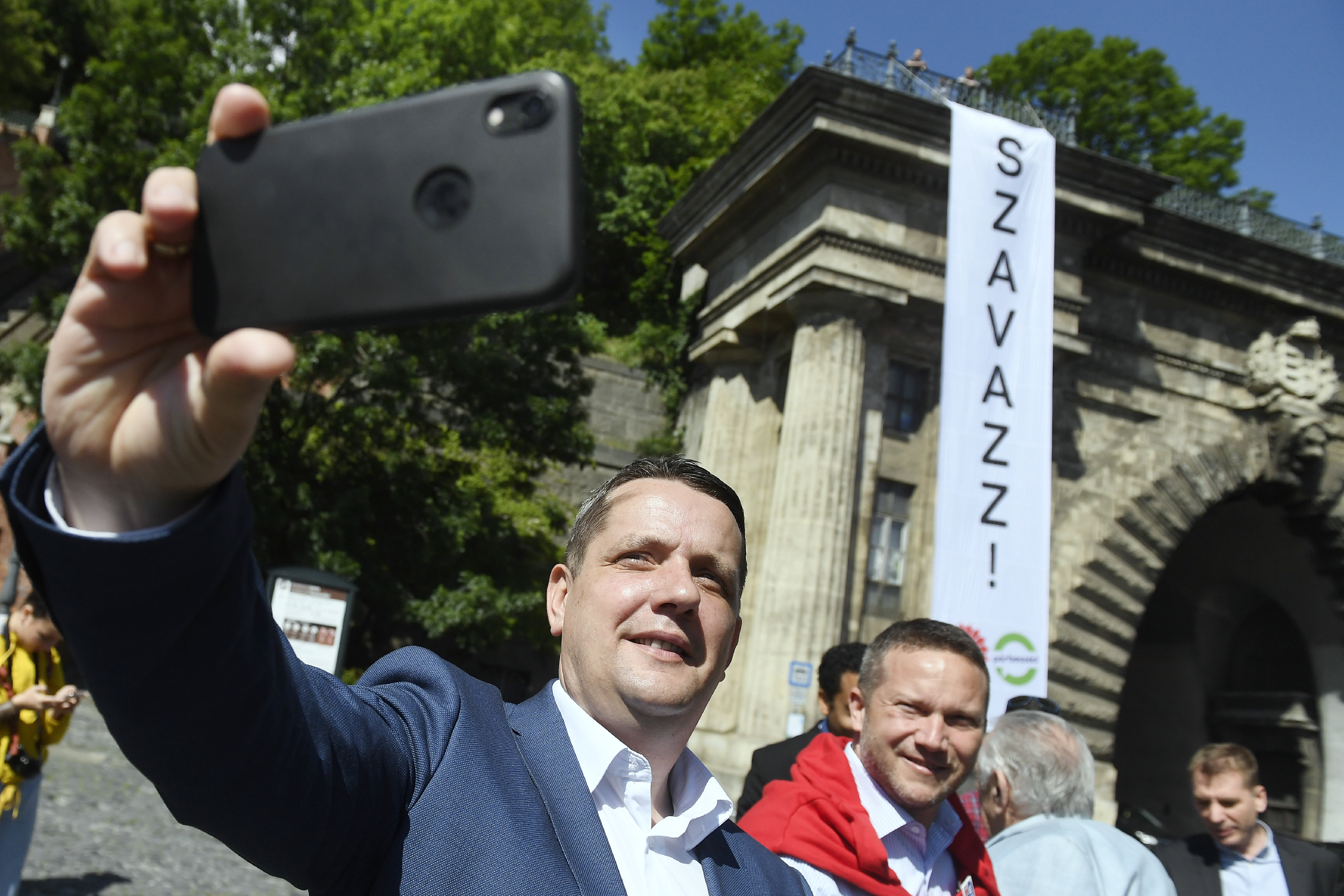 MSZP: az EU azért nem ad pénzt, mert a fideszes barátok ellopják