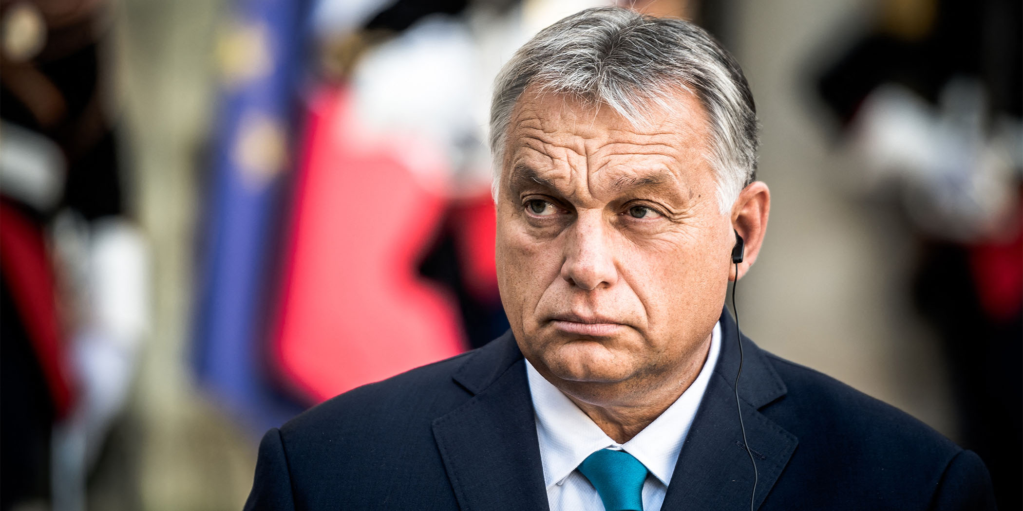 Egész oldalas szivárványos hirdetésben üzen egy belga lap Orbán Viktornak