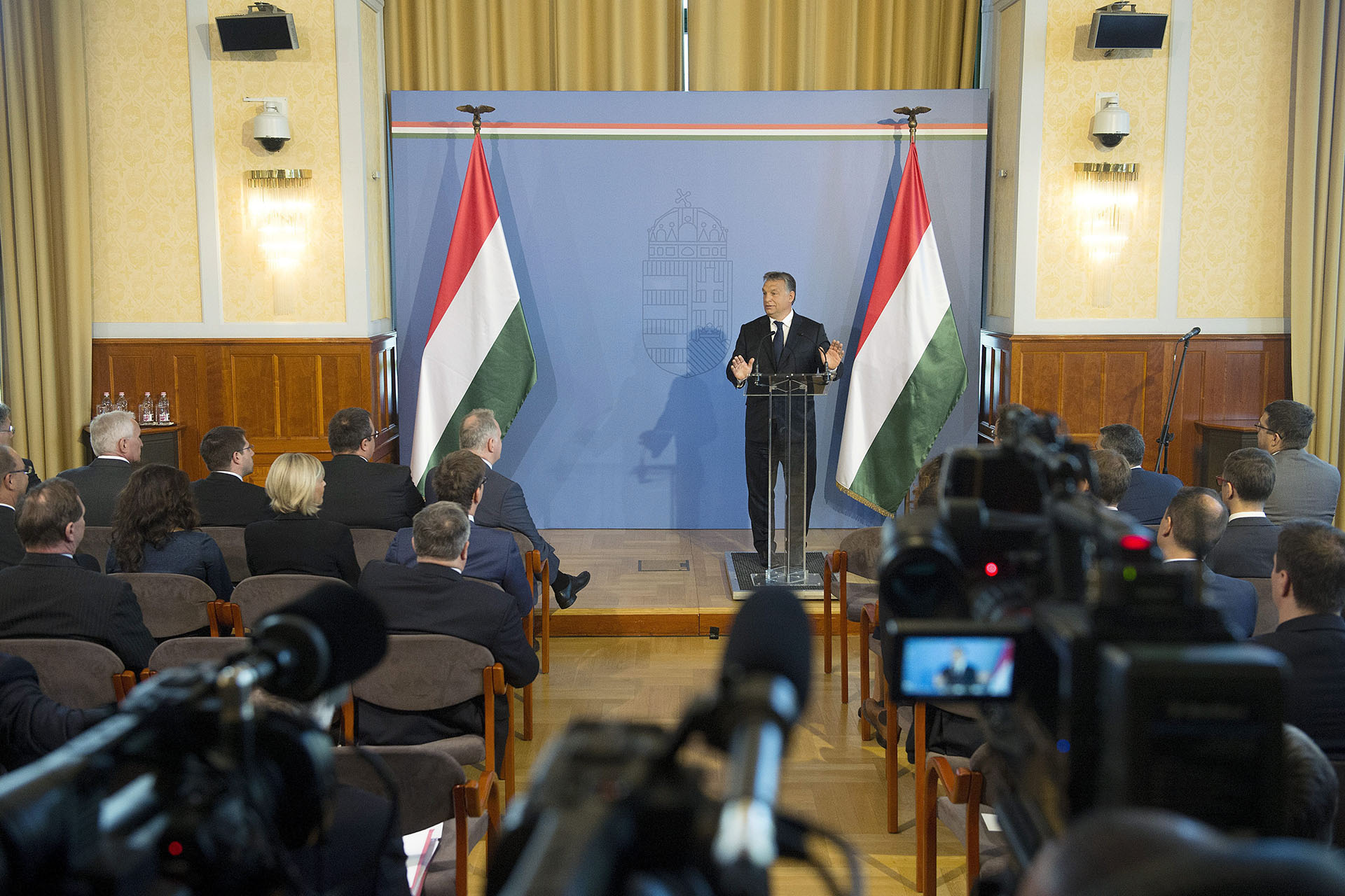 Nagykövetek segítenek terjeszteni Orbán hét pontját, miután több külföldi újság is visszautasította a megjelentetését