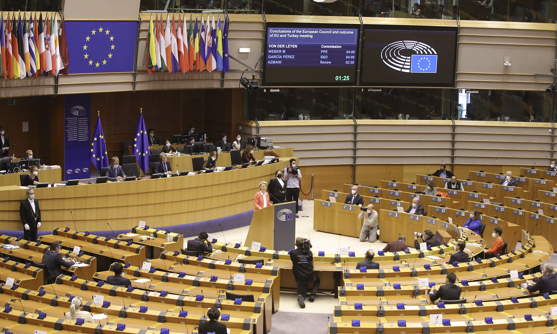 Négy frakció kéri az Európai Parlamenttől, ne adjanak pénzt a magyar kormánynak