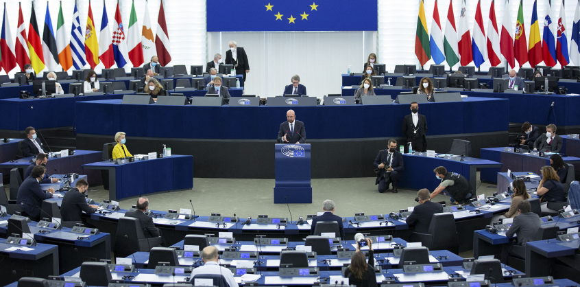 Elszámoltatja a Facebookot az Európai Parlament