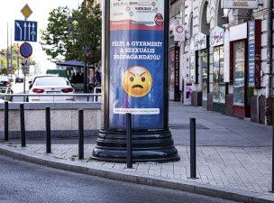 Átköltötte a kormány emojis plakátkampányát a PDSZ
