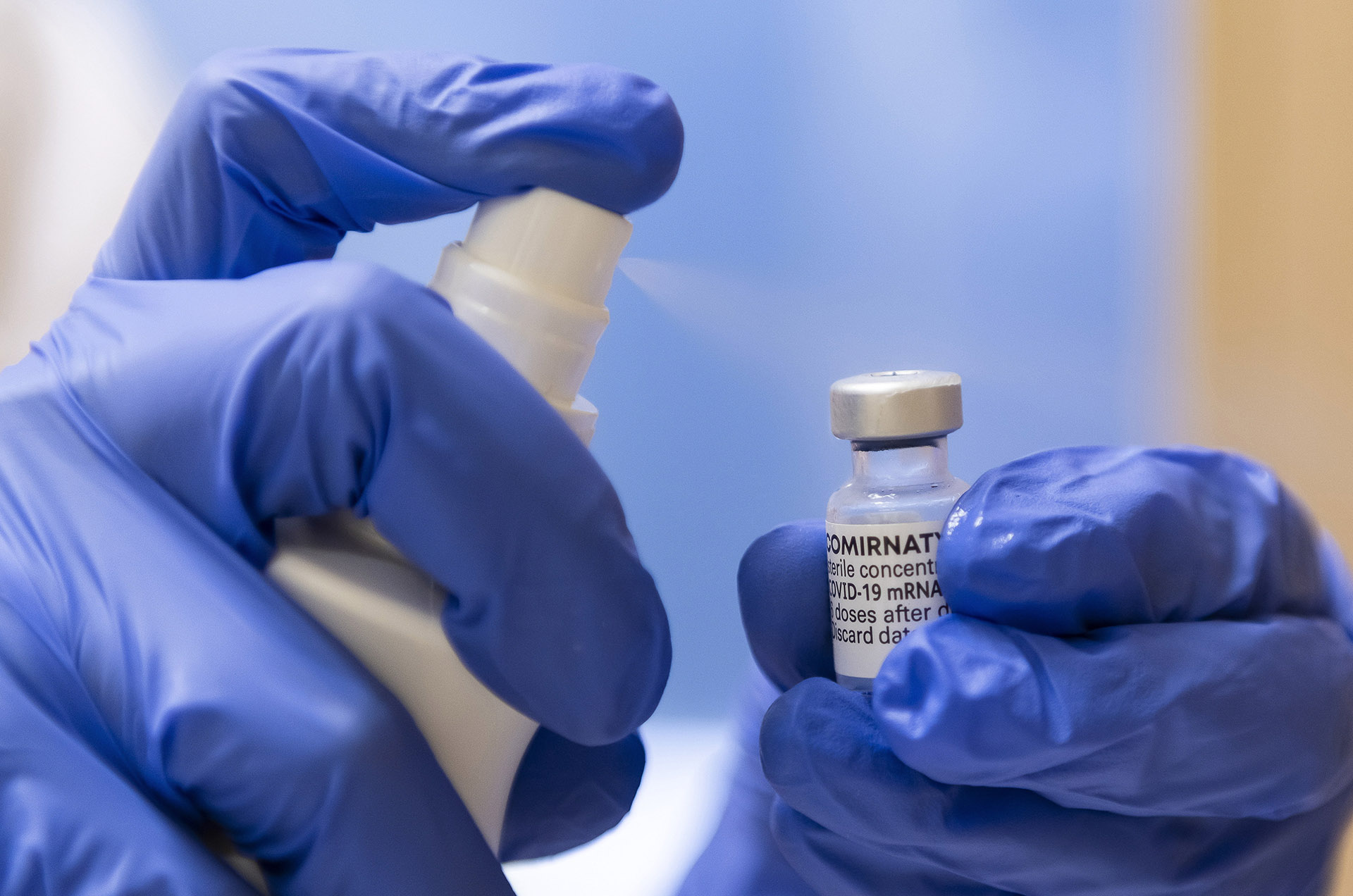 Lehet, hogy módosítani kell az egyik vakcina oltóanyagát az afrikai szupermutáns miatt