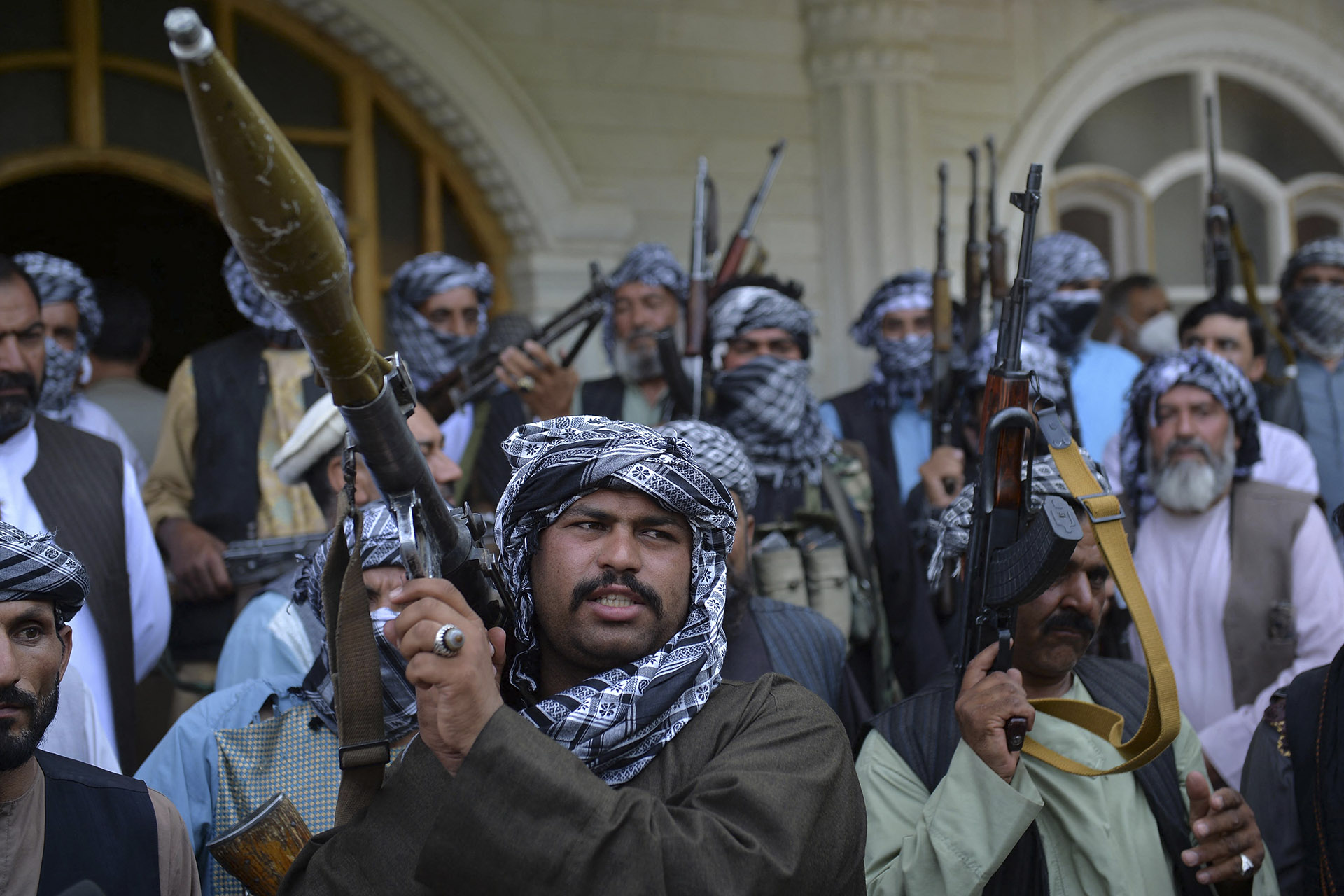 Dzsihadista terroristák előtt tisztelgett a tálibok belügyminisztere