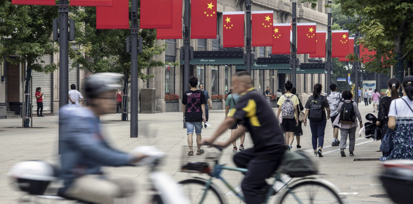 Rettegnek a kínai meleg fiatalok, listázta őket a Sanghaji Egyetem